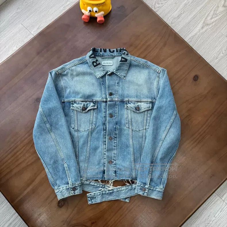 Balenciaga Balenciaga Embroidered collar denim jacket Size XS / US 0-2 / IT 36-38 - 1 Thumbnail