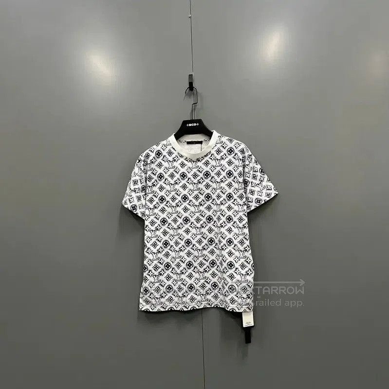 Other Louis Vuitton Logo White Short Sleeve T. Size US S / EU 44-46 / 1 - 1 Thumbnail