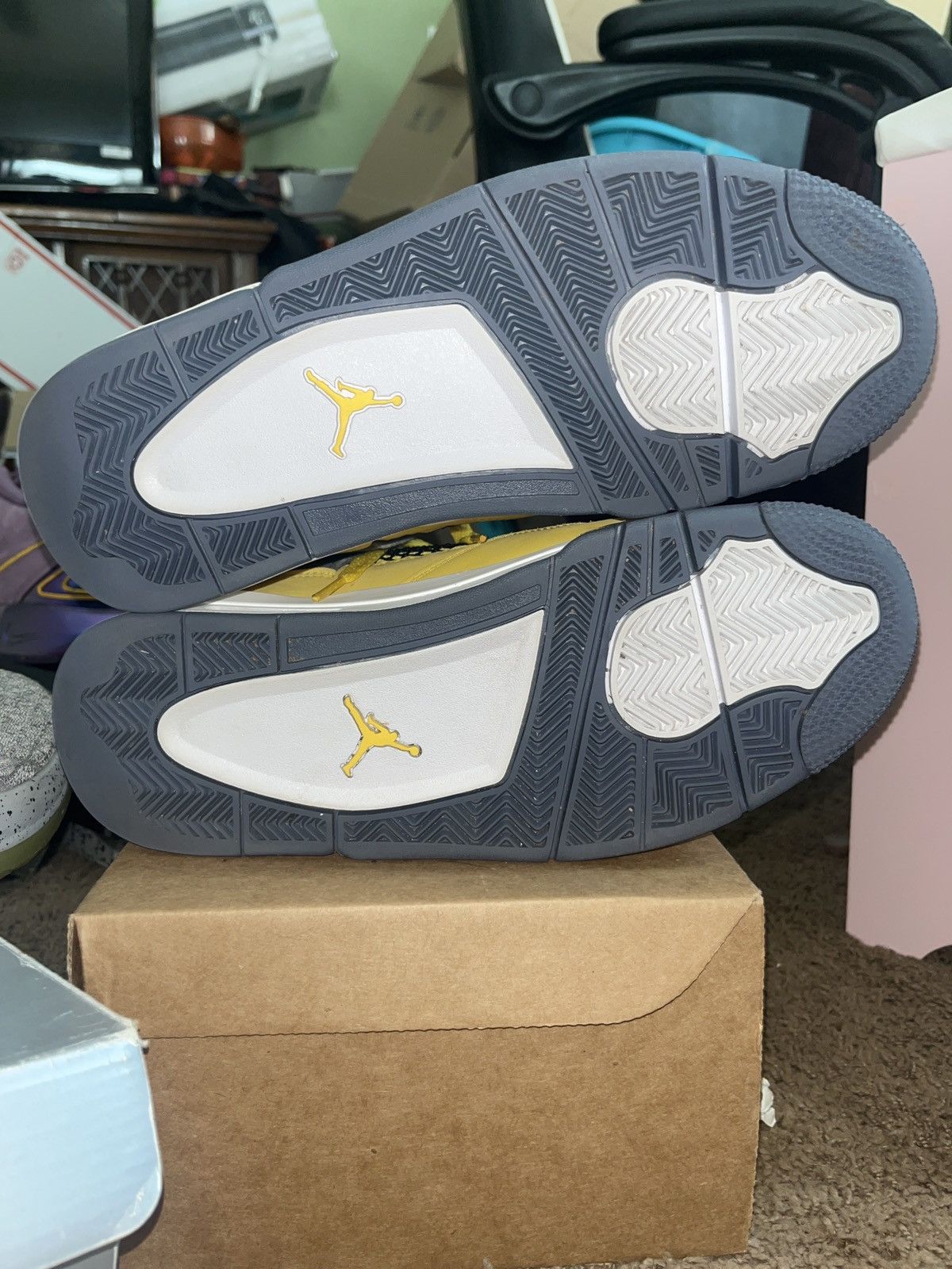 Jordan Brand Size 8.5M Retro 4 Lighting (2021) - Pre Owned, Rep Box Size US 8.5 / EU 41-42 - 5 Thumbnail