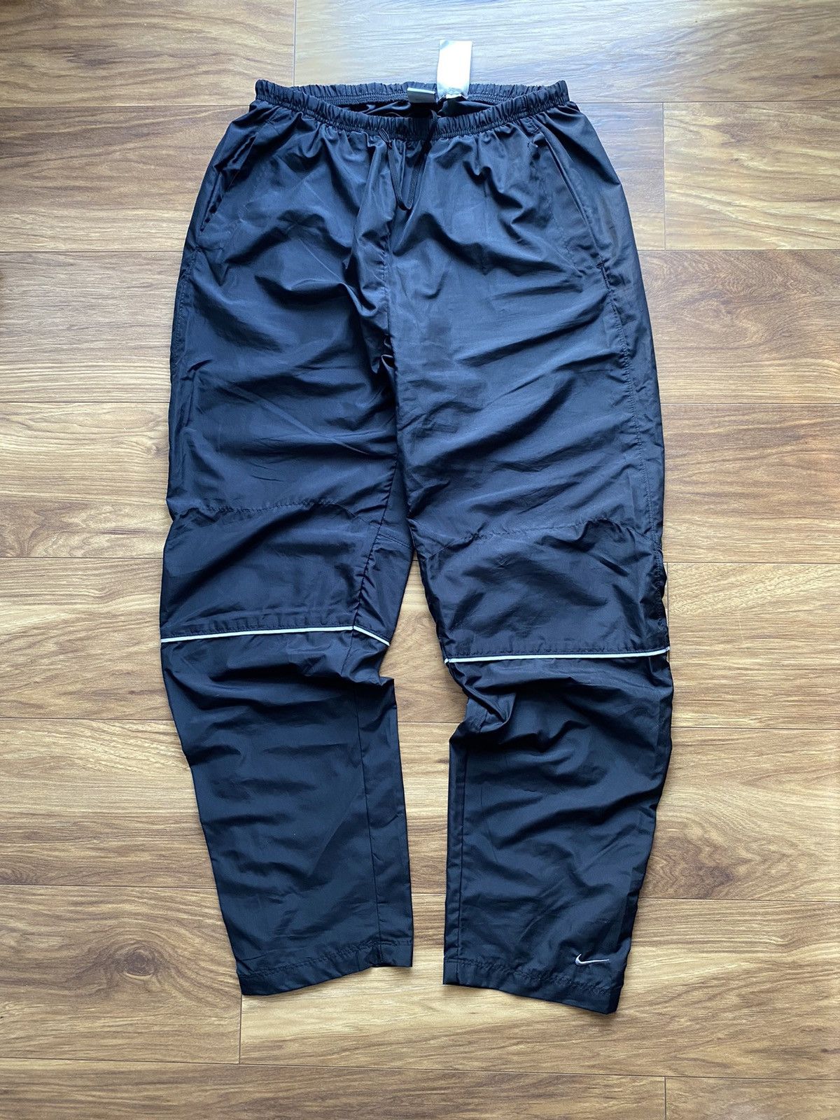 Nike Vintage Sweatpants Nike Nylon,Drill,Y2k Size US 36 / EU 52 - 1 Thumbnail