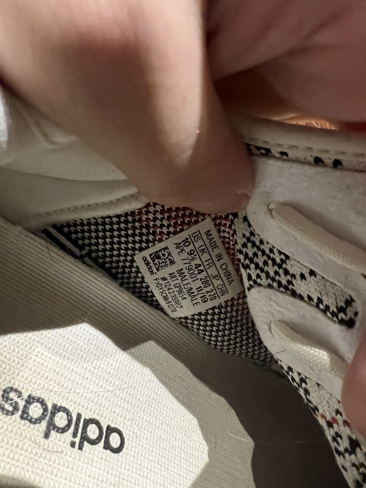 Adidas Yeezy boost 350v2 zebra sz10 Size US 10 / EU 43 - 7 Thumbnail