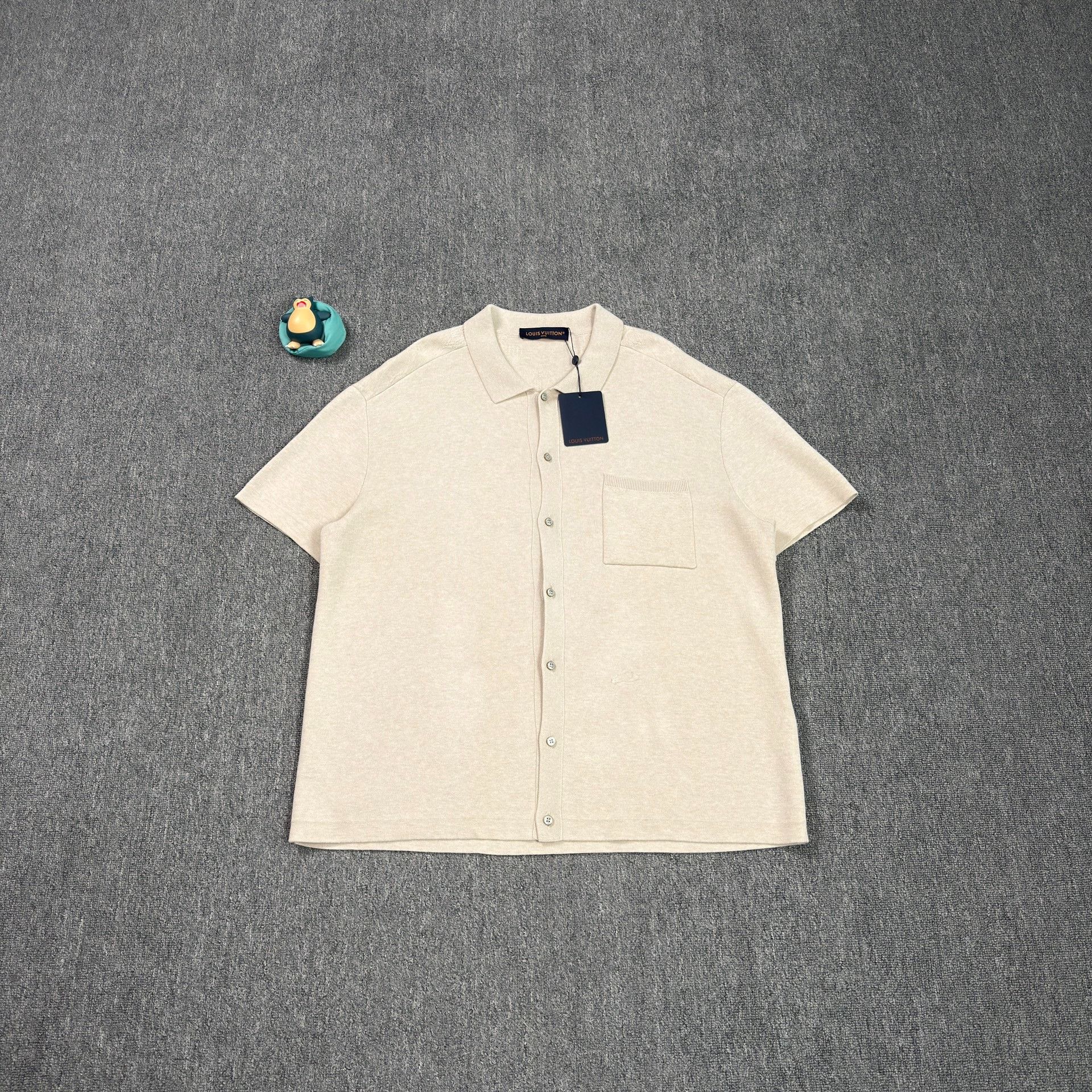 Louis Vuitton Louis Vuitton Beige Knit Short Sleeve Shirt XL Size US XL / EU 56 / 4 - 1 Thumbnail
