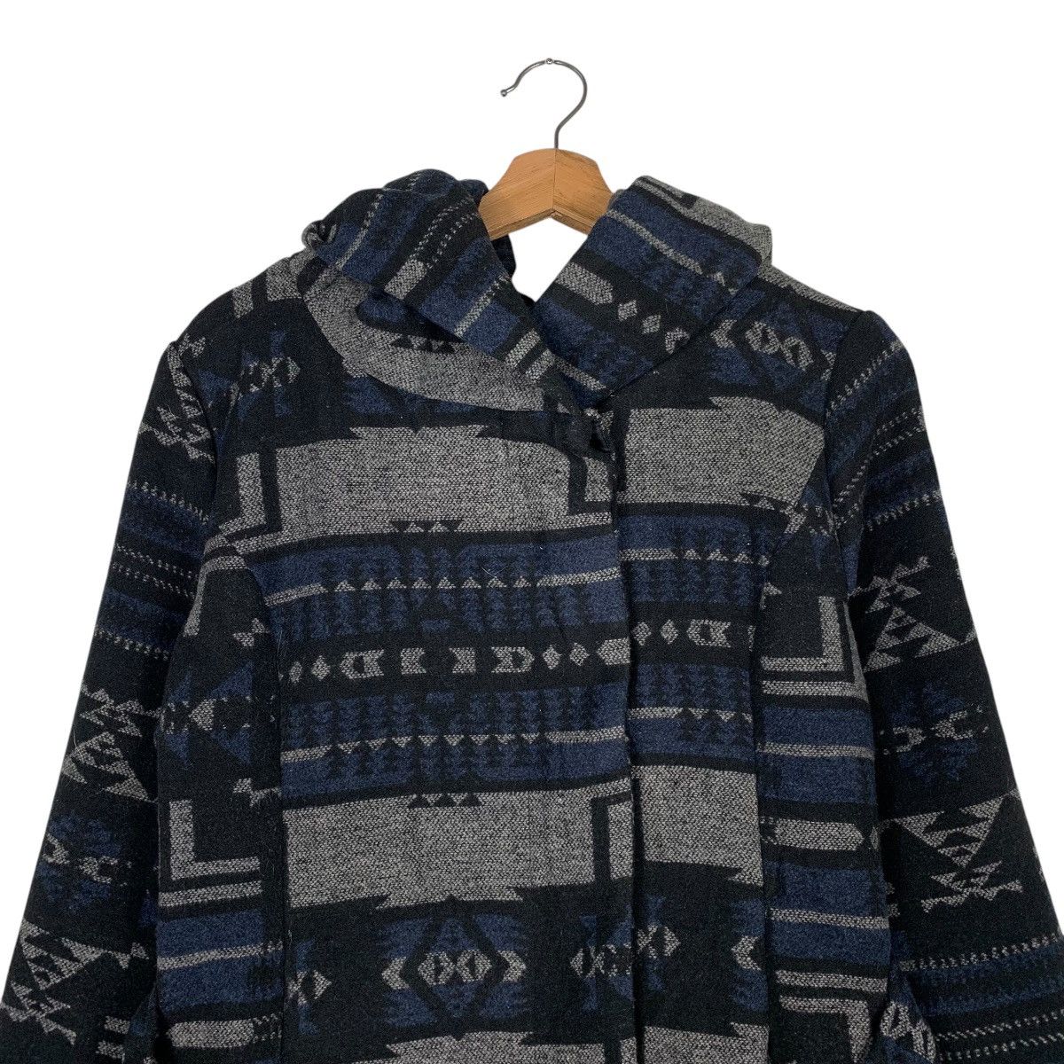 Japanese Brand Japanese Brand Charlotte Russe Aztech Hooded Jacket Size L / US 10 / IT 46 - 2 Thumbnail