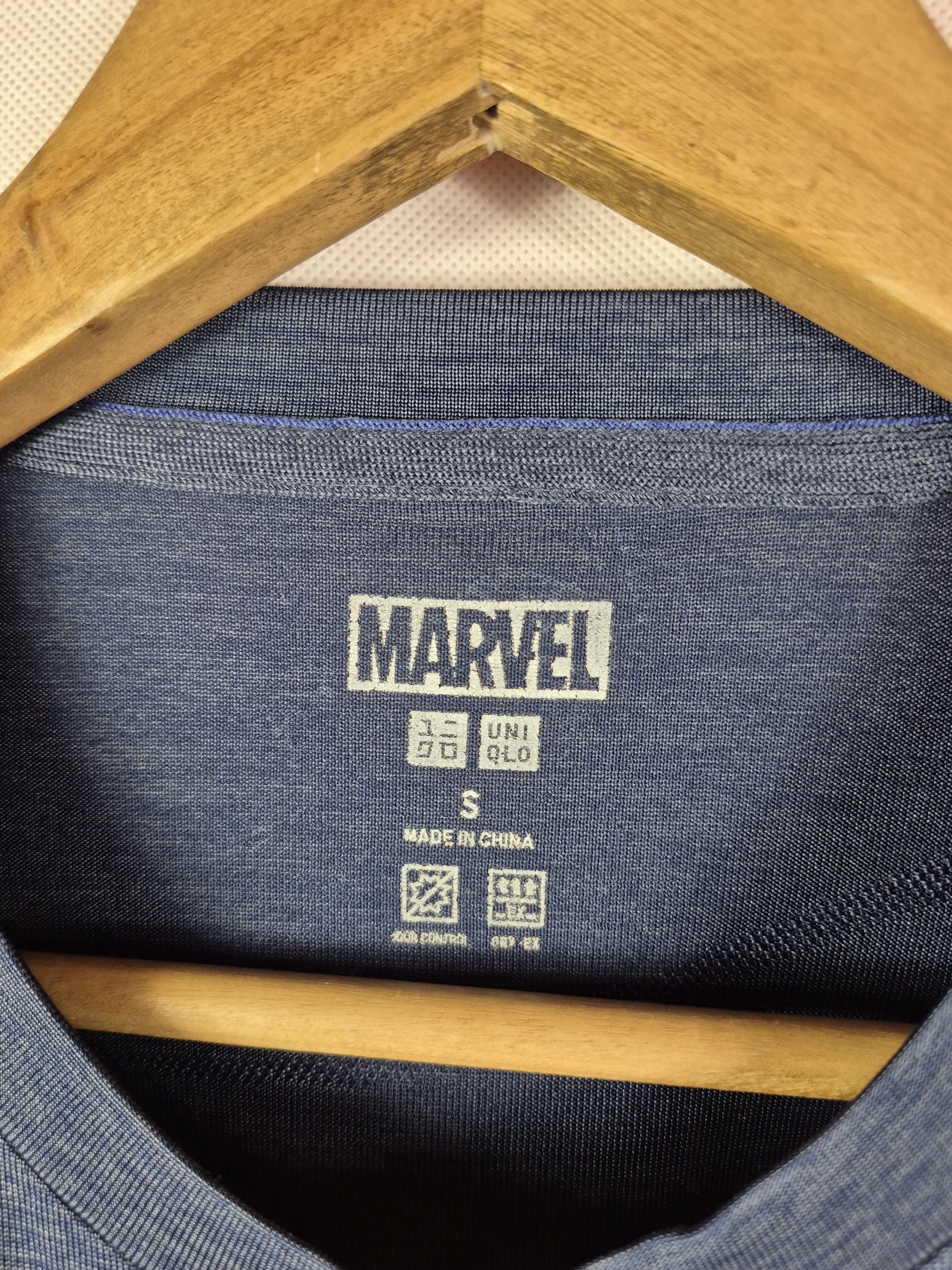 Marvel Comics 🔥 Uniqlo Marvel Comics Spiderman Polyester Tee Size US S / EU 44-46 / 1 - 6 Thumbnail