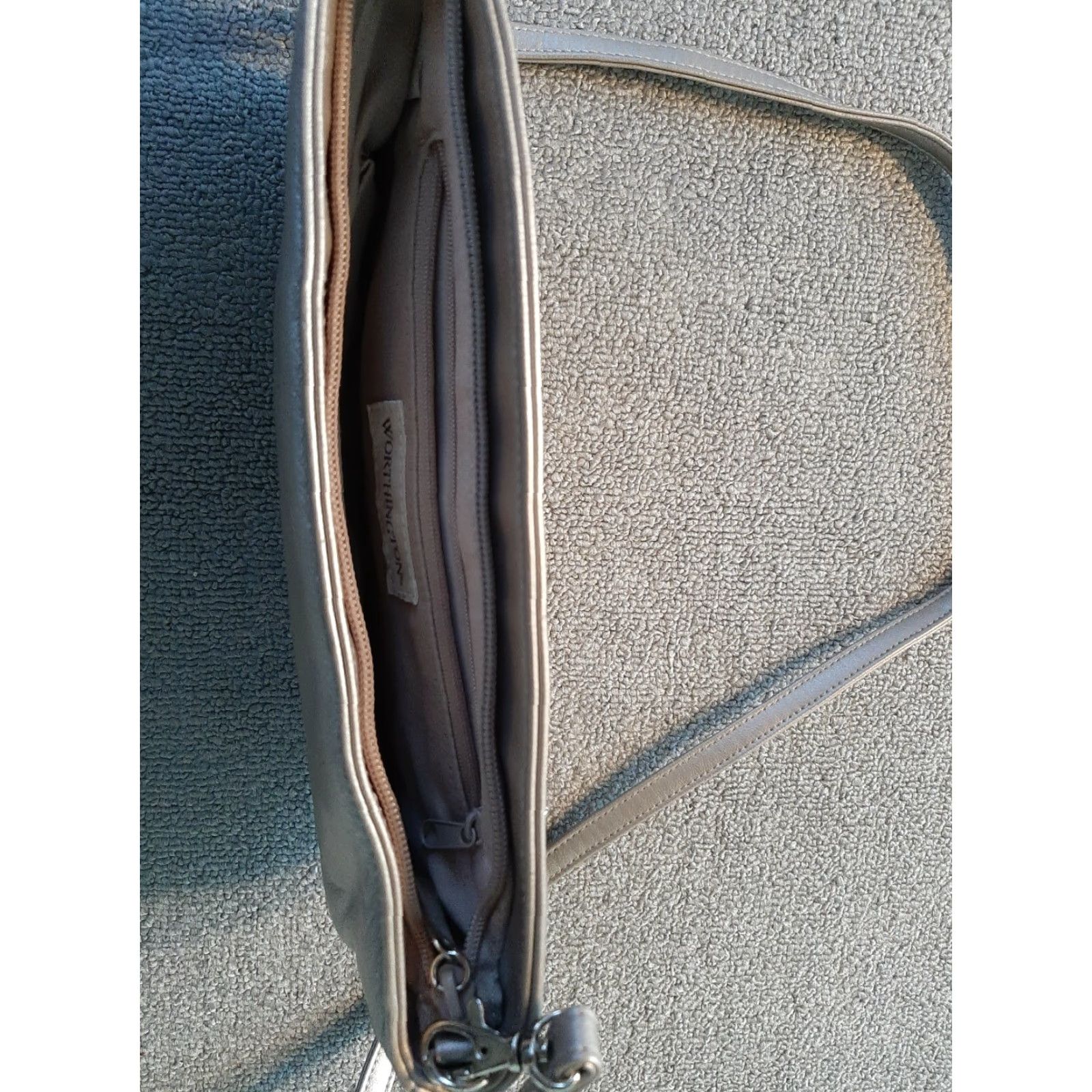 Worthington VINTAGE Worthington Shoulder Bag Womens Small Silver 11" Long 5.5" Tall Leather Zipper Strap RN 93677 Size ONE SIZE - 7 Thumbnail