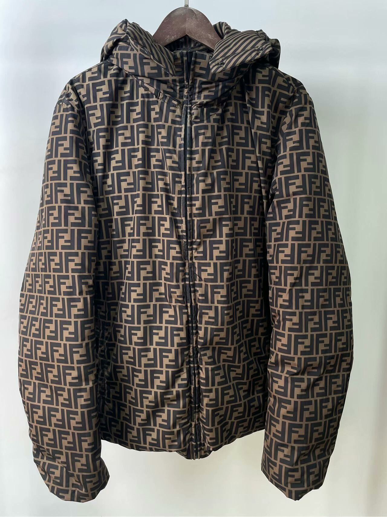Fendi reversible puffer jacket with bold stripes Size US L / EU 52-54 / 3 - 1 Thumbnail