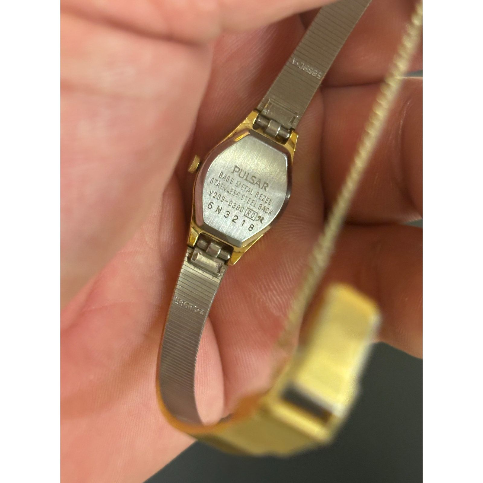 Pulsar Vintage Pulsar V233-0390 Gold Tone Womens Watch! New Battery Size ONE SIZE - 6 Thumbnail