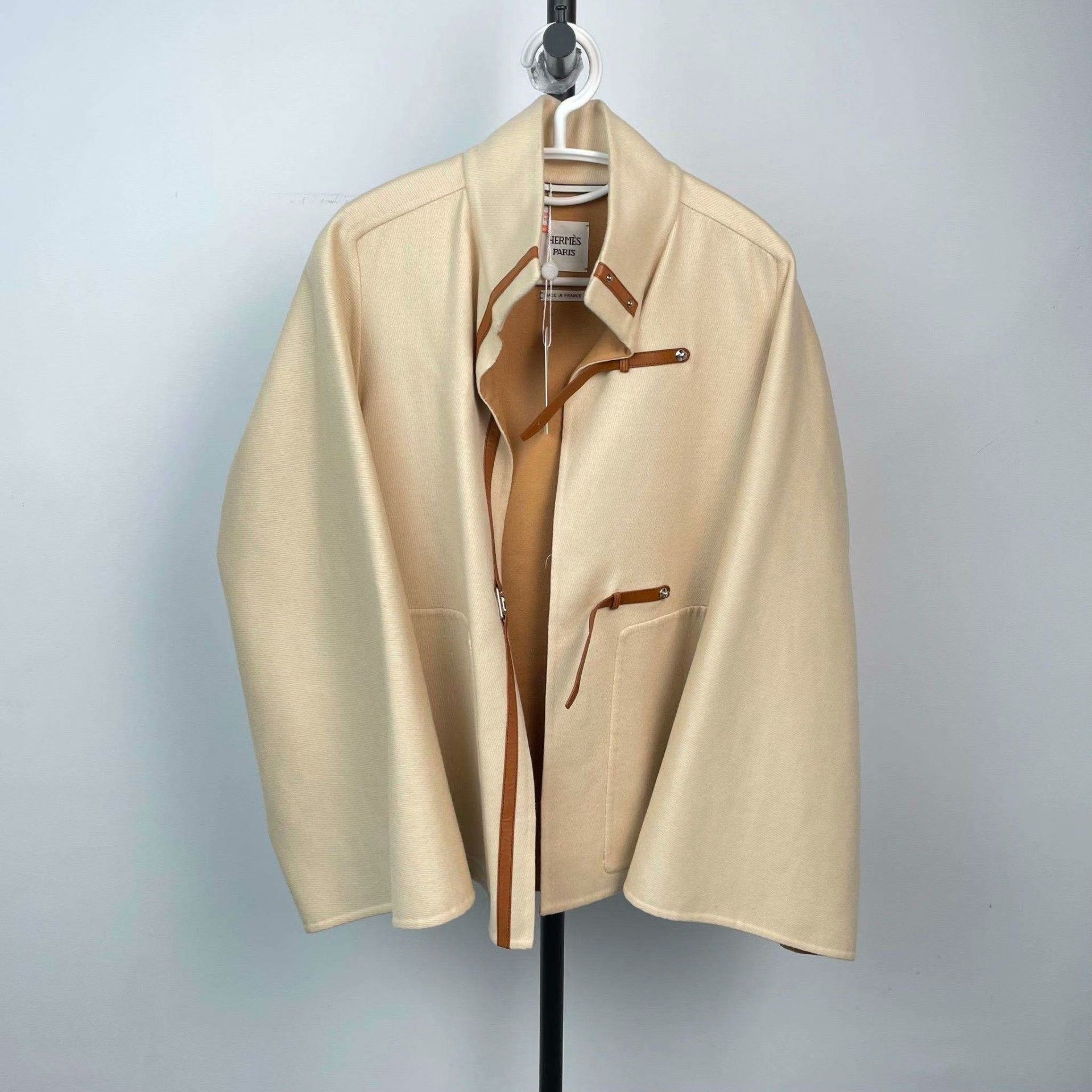 Hermes Hermes Beige Coat 34 Women Size XS / US 0-2 / IT 36-38 - 1 Thumbnail