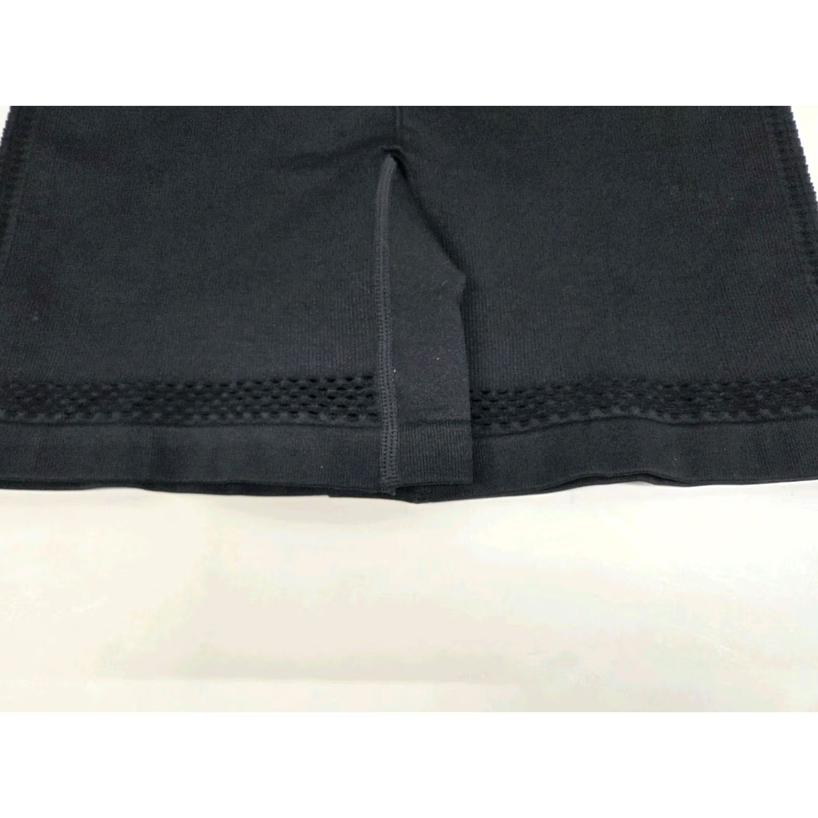 Fabletics NWT Fabletics Womens High-Waisted Perforated Black Shorts 6" M Slim Athletic Running & Jogging Gym Training Cross Training Womens Size 32" / US 10 / IT 46 - 5 Thumbnail