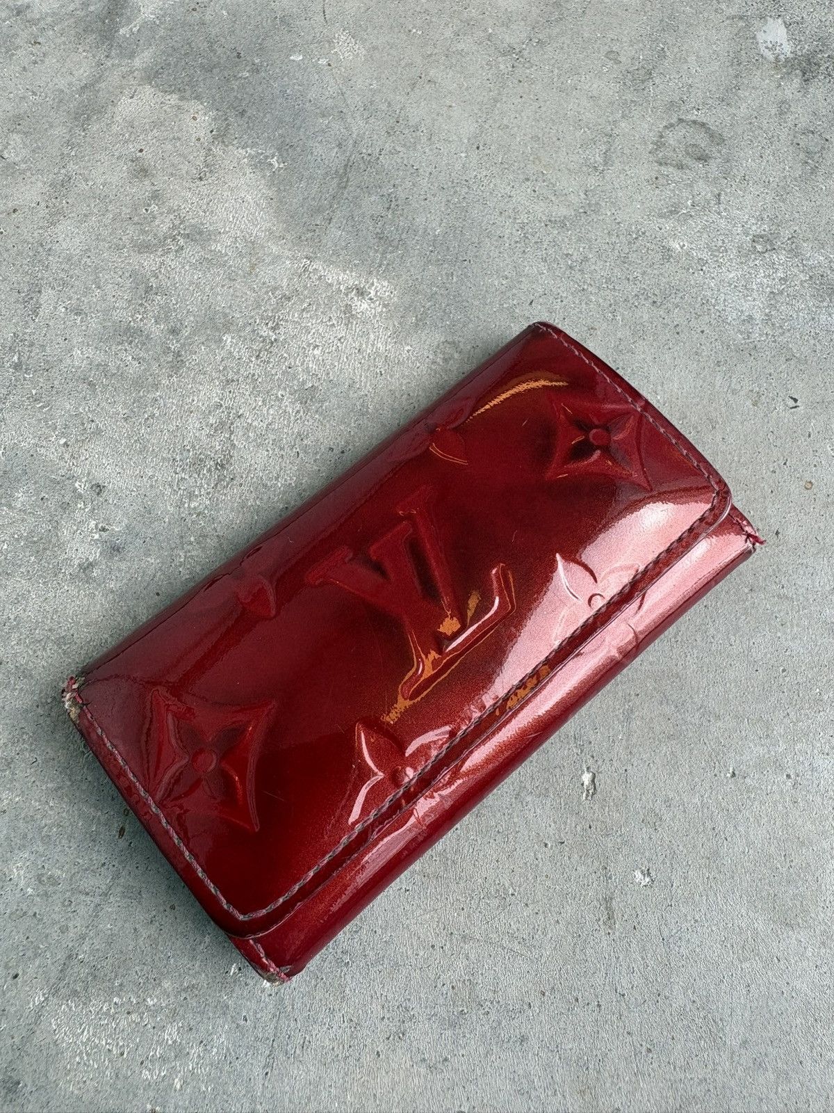 Louis Vuitton LV Red Monogram Key Holder Accessory Size ONE SIZE - 1 Thumbnail