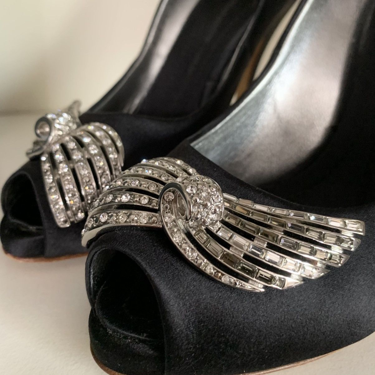 Giuseppe Zanotti Giuseppe Zanotti crystal bow black satin pumps Size US 6 / IT 36 - 7 Thumbnail