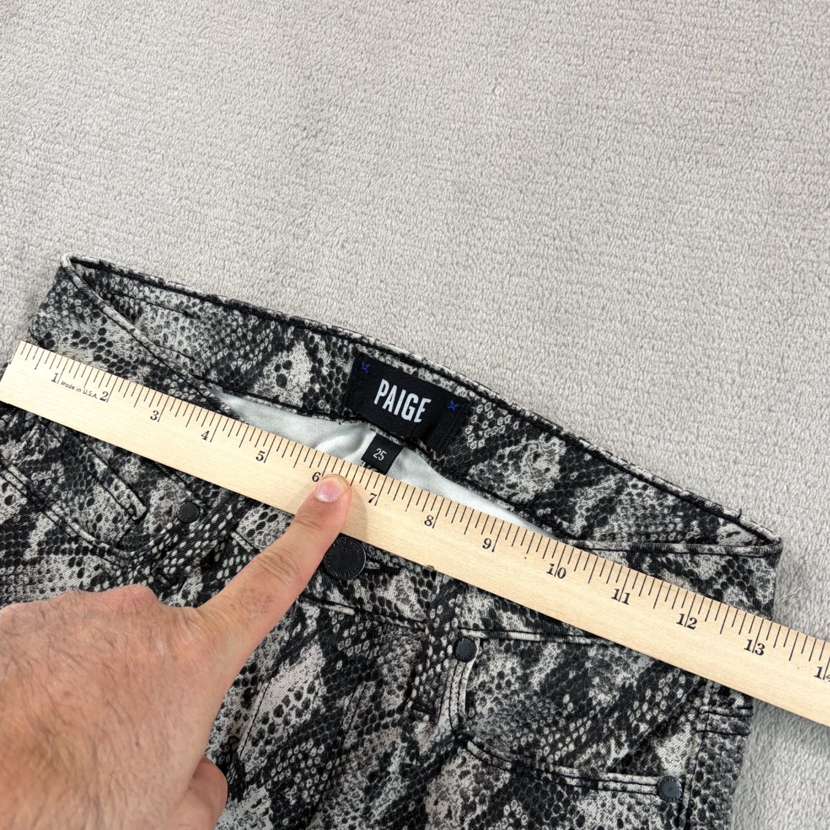 Paige PAIGE Hoxton Slim Roccia Snake Print Raw Hem Jeans Women 25 Designer USA Made Size 42" / US 20 - 6 Thumbnail