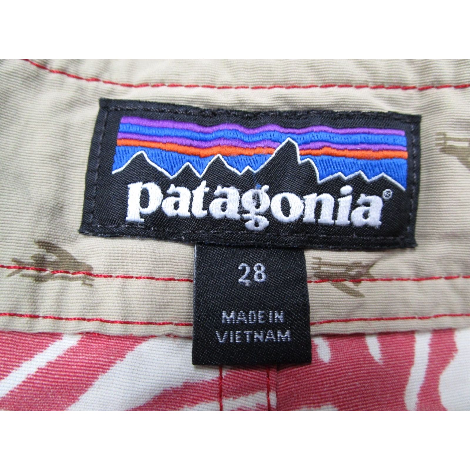 Patagonia Patagonia Shorts Mens 28 Red Floral Wavefarer Board Shorts Swim Trunks STY86620 Size US 28 / EU 44 - 3 Thumbnail