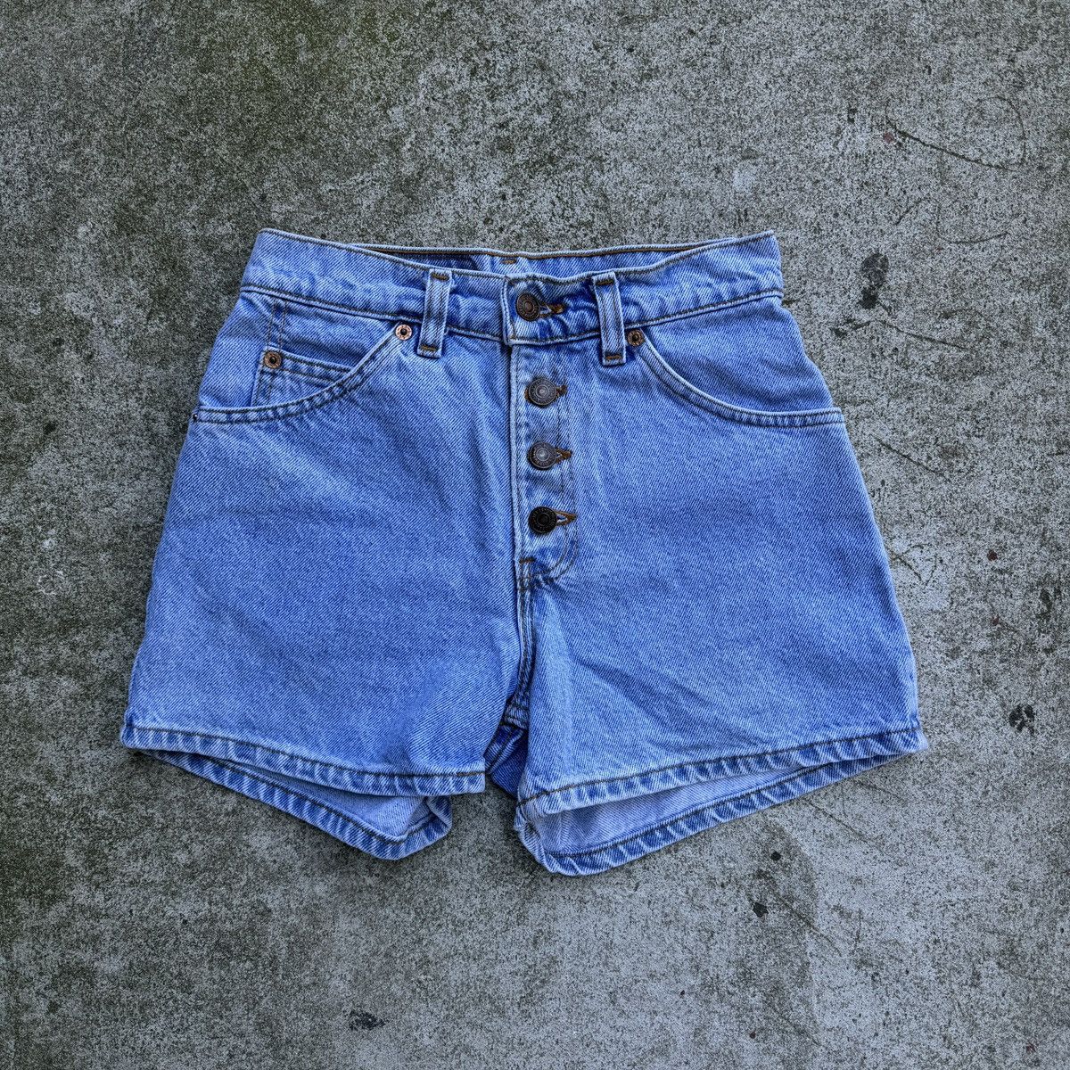 Levi's VINTAGE 90s LEVI’S WOMEN’S 950 RELAXED HIGH WAISTED SHORTS Size 24" / US 00 / IT 34 - 1 Thumbnail