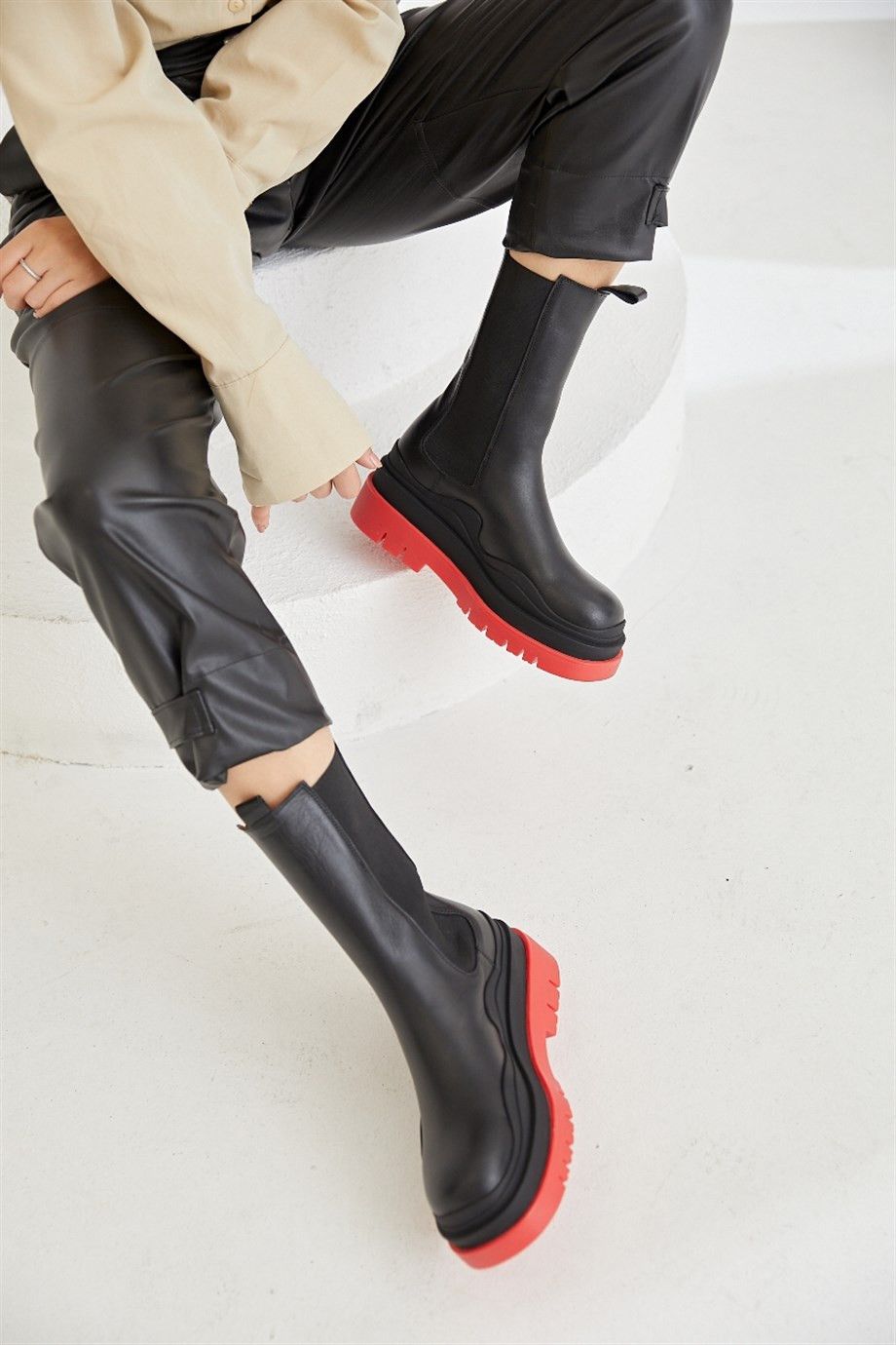 Bottega Veneta Black Red Tire Chelsea Boots Size US 10 / IT 40 - 1 Thumbnail