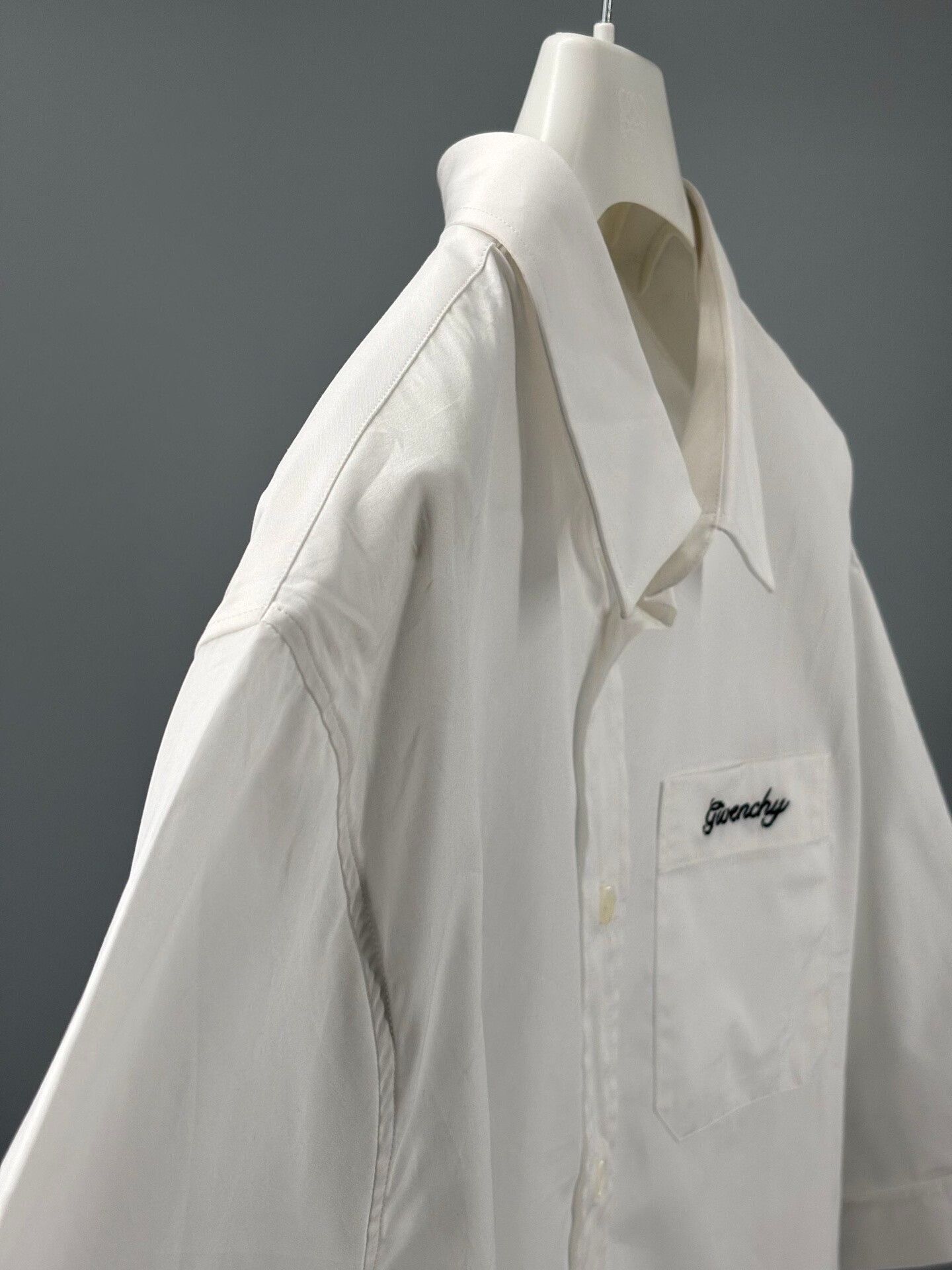 Givenchy givenchy men's short sleeve shirt with embroidery Size US M / EU 48-50 / 2 - 3 Thumbnail