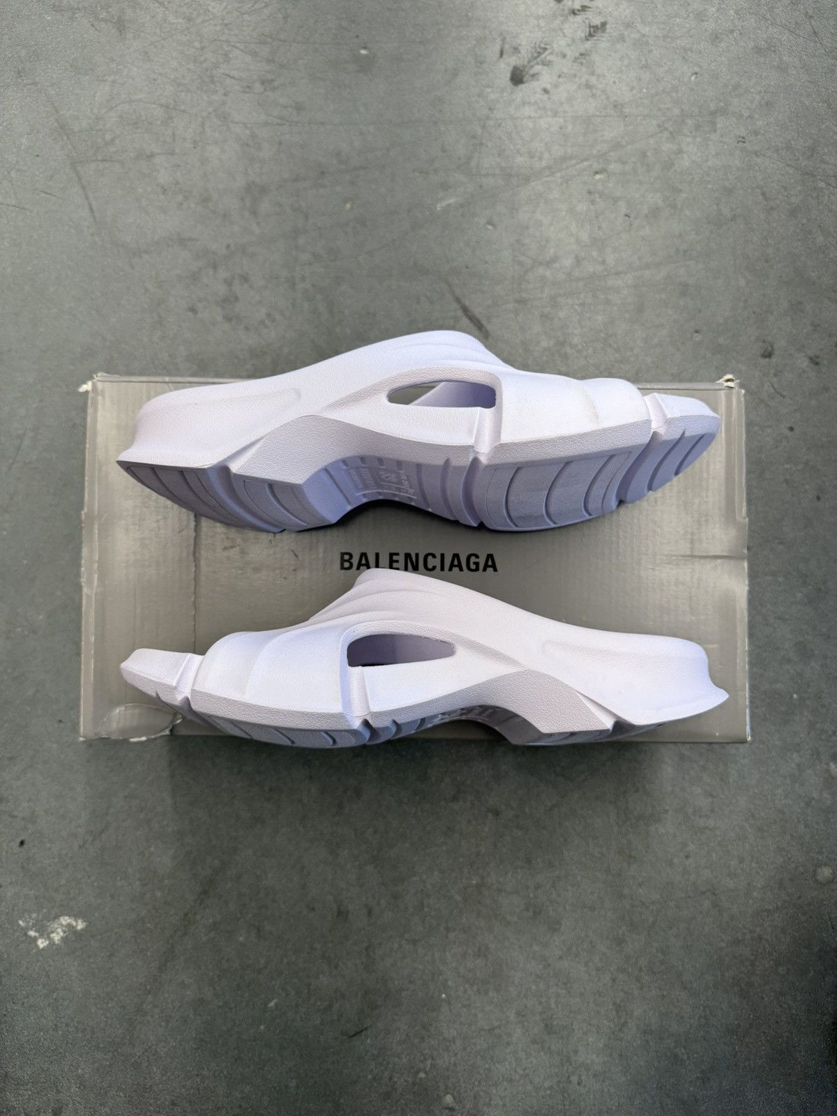 Balenciaga Balenciaga Mold Slide Sandals White Size 39 / US 9 Size US 9 / EU 42 - 4 Thumbnail