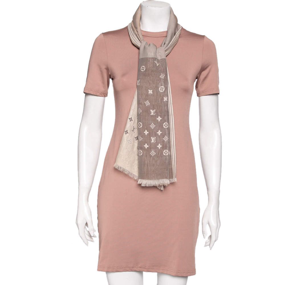 Louis Vuitton Louis Vuitton Beige Color Block Logo Monogram Rivesible Silk Size ONE SIZE - 1 Thumbnail