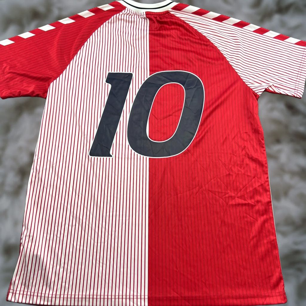 Hummel Hummel Denmark Jersey Football 2XL Multicolor Short Sleeve Pullover 100% Polyester Men Sports Jersey Retro 1986 Elkjaer #10 Size US XXL / EU 58 / 5 - 1 Thumbnail