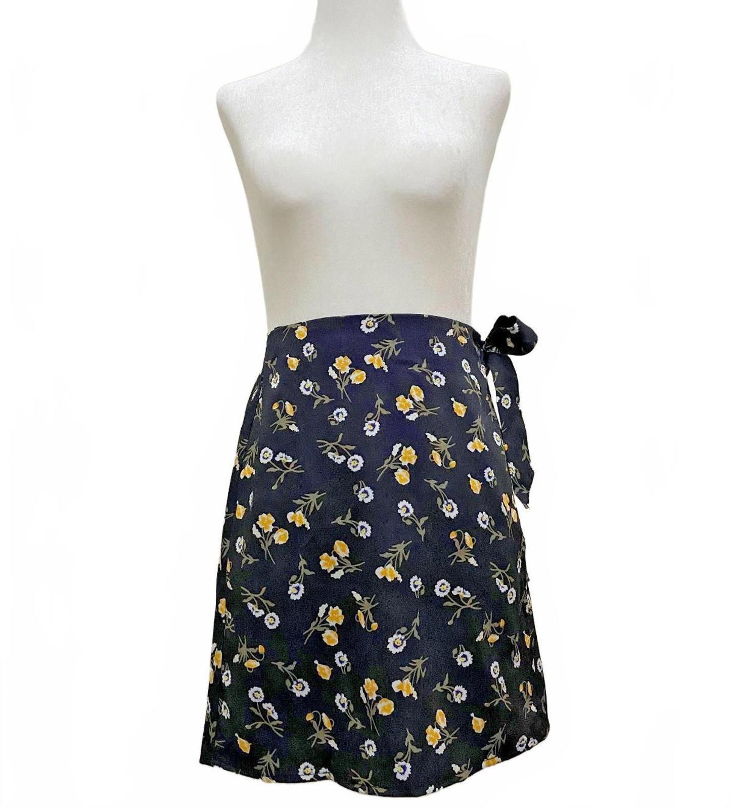 Other FASHION UNION Floral Mini Skirt with Tie (US 4) Size 27" / US 4 / IT 40 - 1 Thumbnail