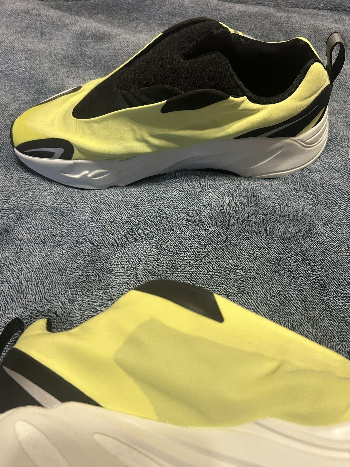 Yeezy Yeezy 700 mnvn nylon Size US 10.5 / EU 43-44 - 2 Thumbnail