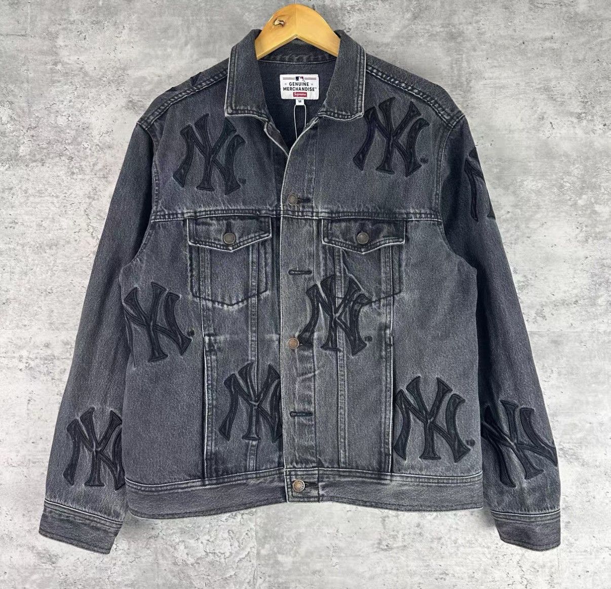 Supreme Supreme x New York Yankees Denim Trucker Jacket J42 Size US M / EU 48-50 / 2 - 1 Thumbnail