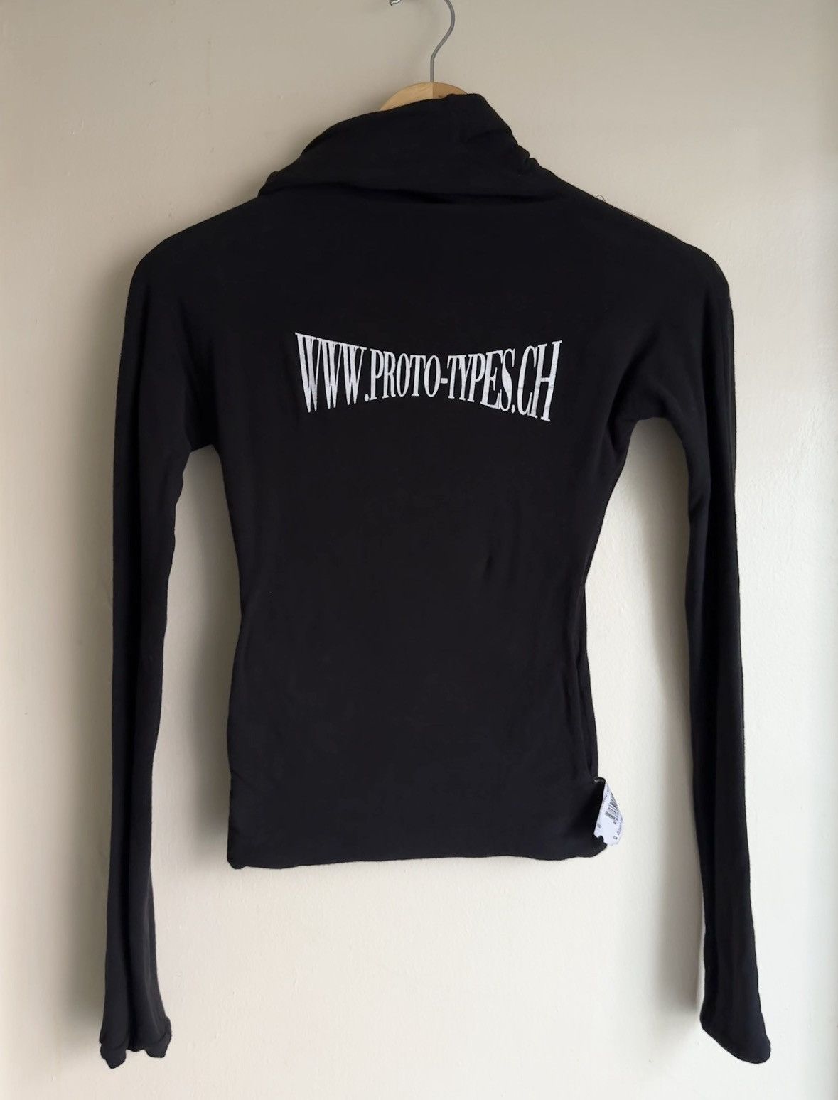 PROTOTYPES TWISTED HOOD LONGSLEEVE