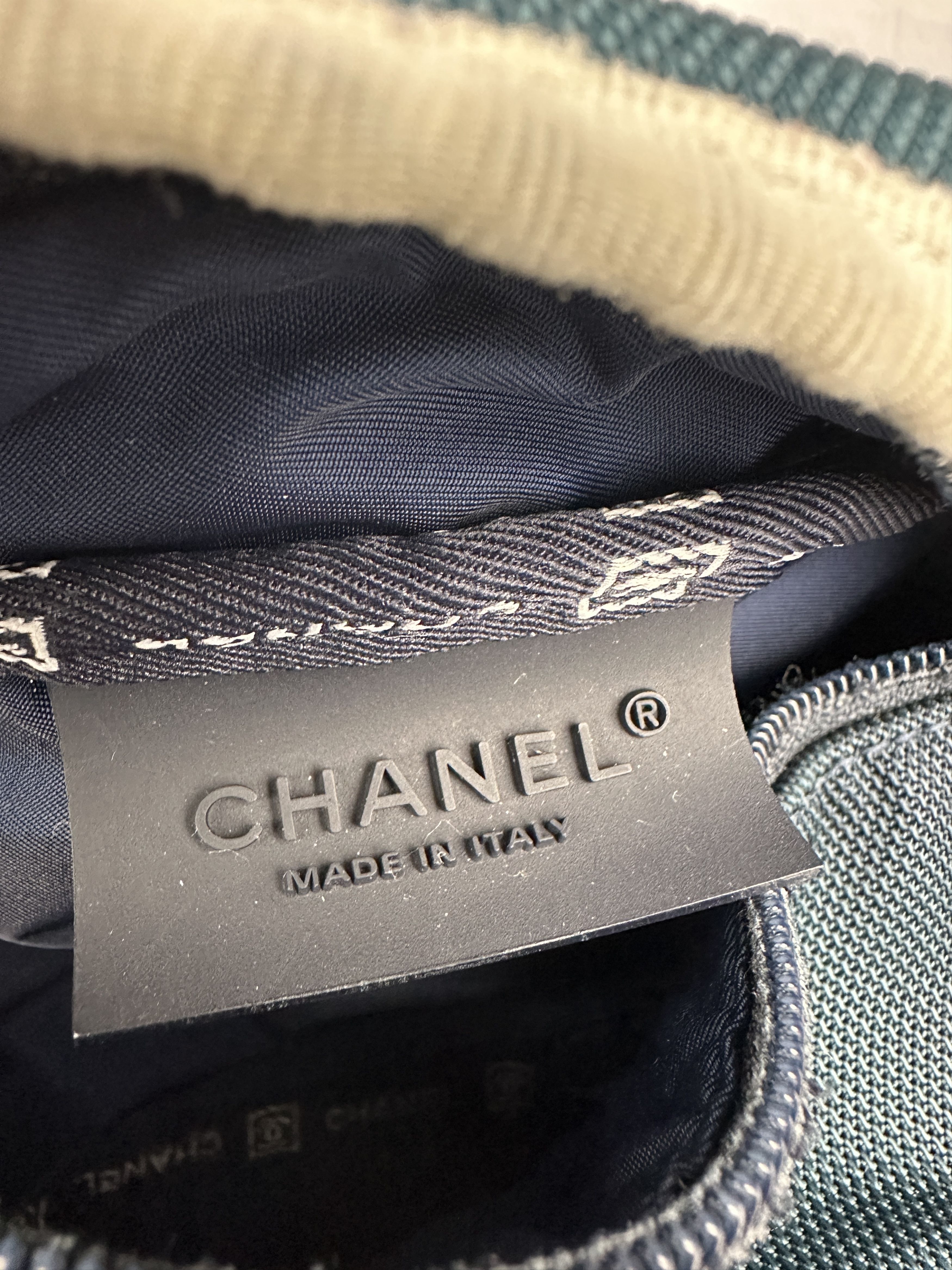 Chanel 2000s Chanel Sport Waist Bag / Fanny Pack Size ONE SIZE - 17 Thumbnail