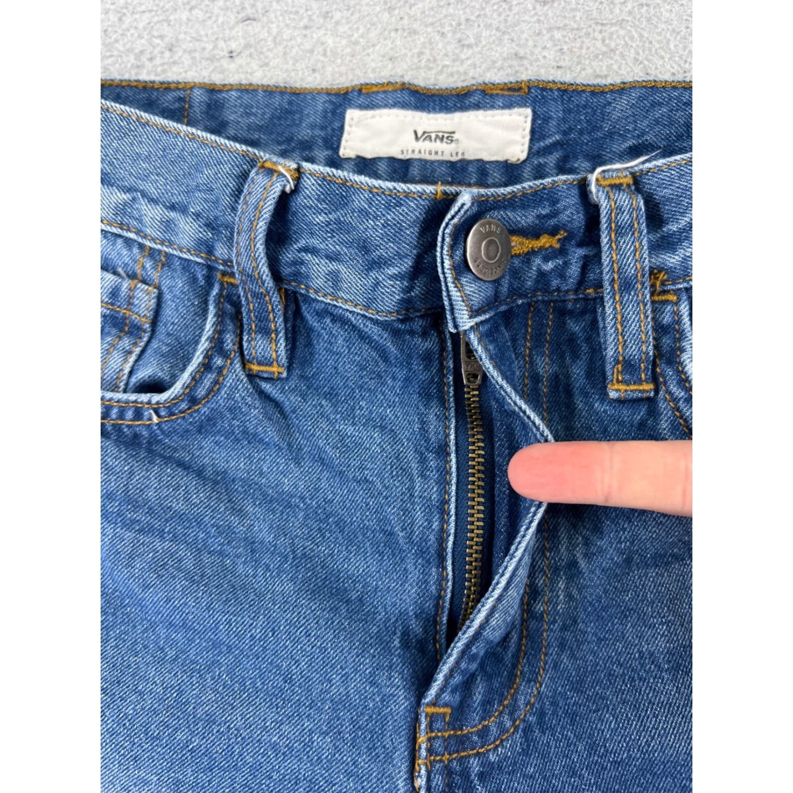 Vans Vans Shorts Womens 7 Blue Denim Mid Rise Cut-Off 27x7 Regular 5-Pocket Denim Short Jeans Wool? Size 28" / US 6 / IT 42 - 6 Thumbnail