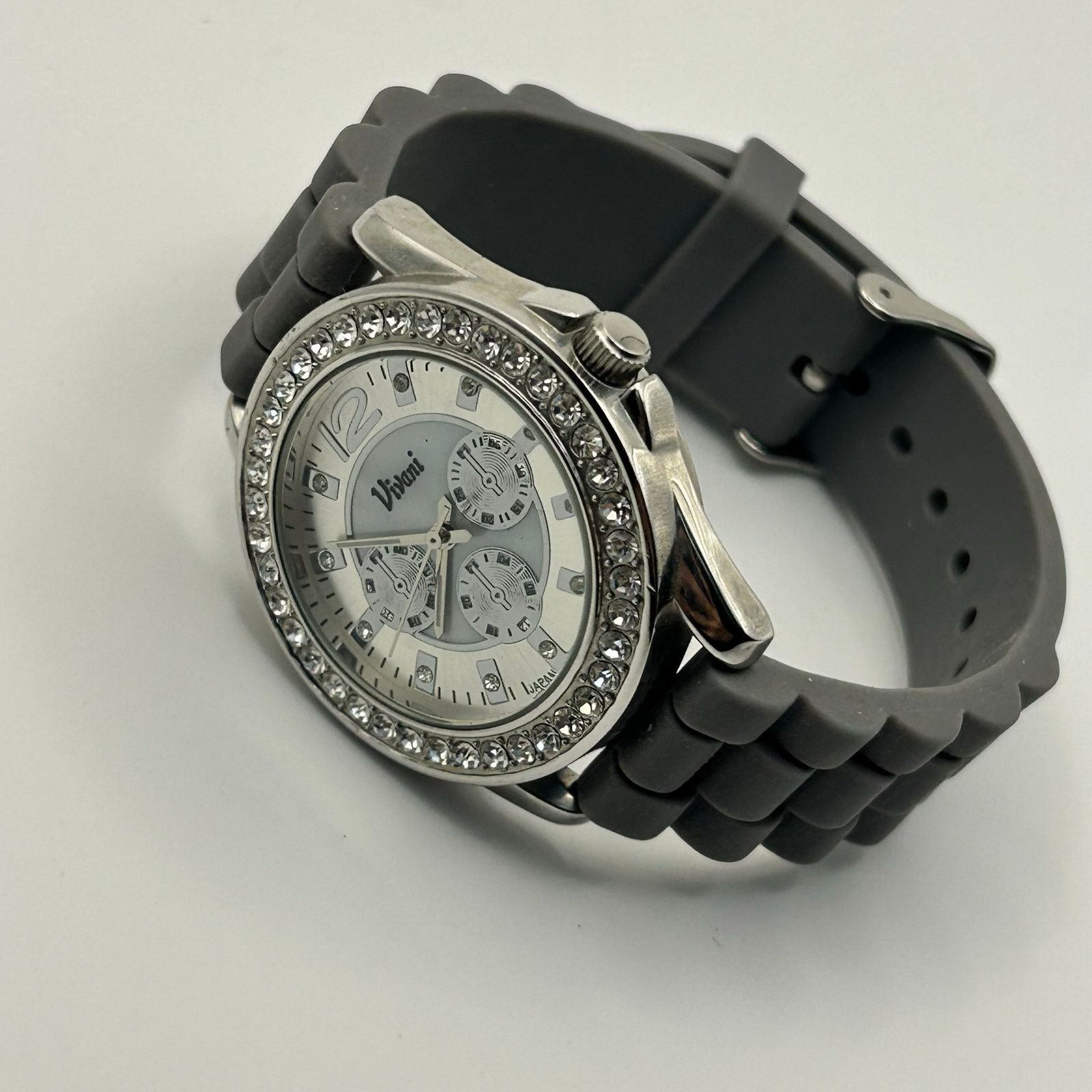 The Unbranded Brand Vivani Silver Tone Dial Round Crystal Accent Silicone Band Size ONE SIZE - 7 Thumbnail