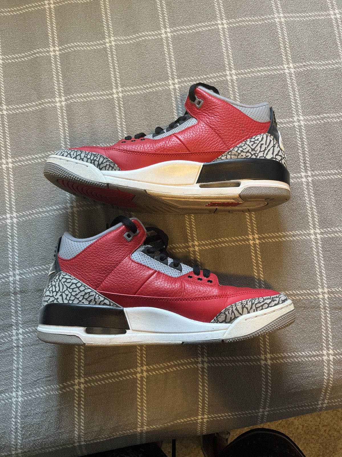 Jordan Brand Jordan 3 Retro SE Unite Size US 10 / EU 43 - 2 Thumbnail