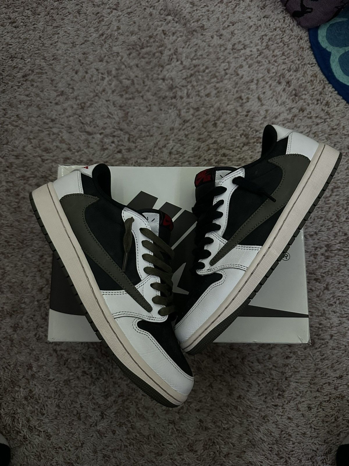 Jordan Brand × Nike × Travis Scott Travis Scott Jordan 1 Low Olive Size US 9 / EU 42 - 2 Thumbnail