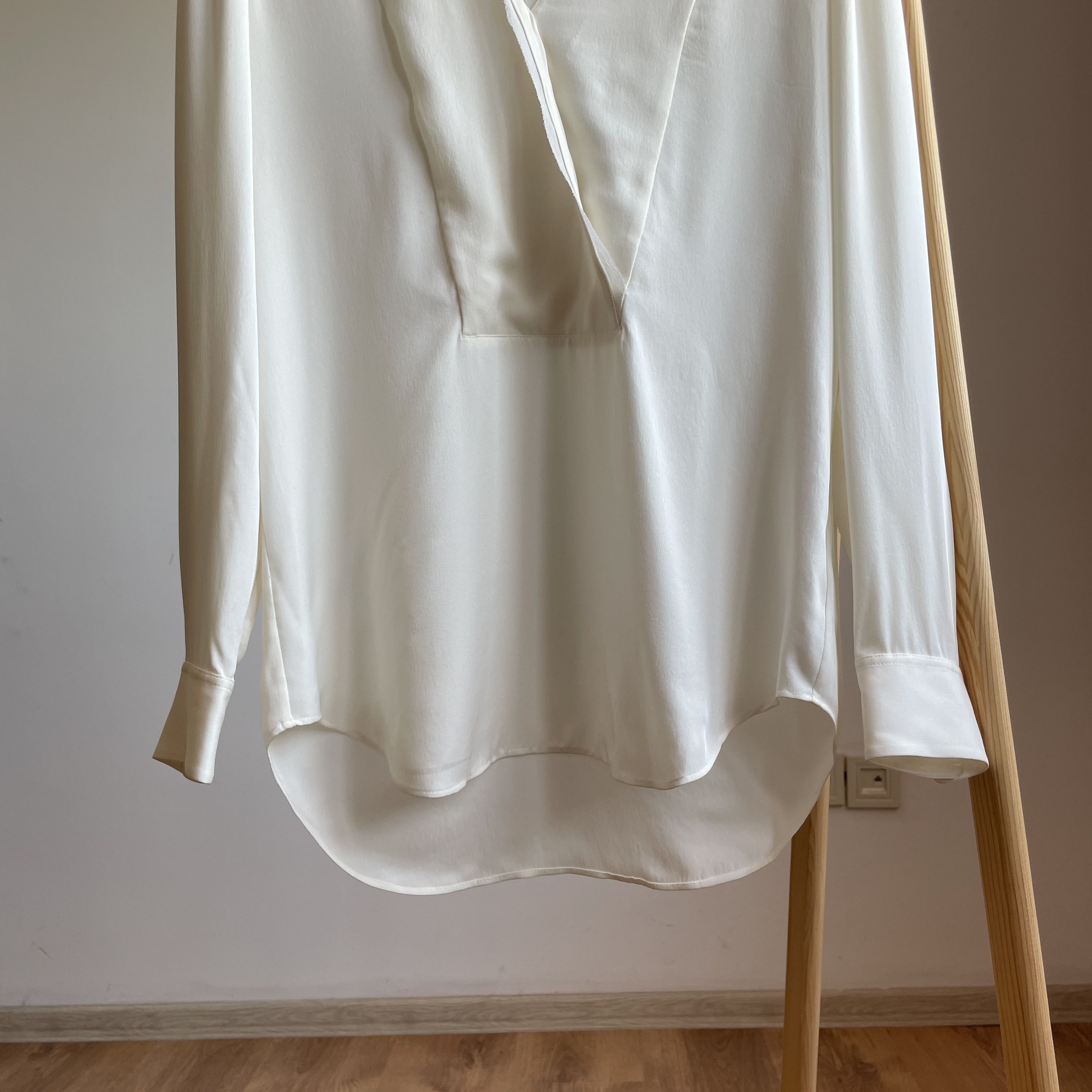 Theory Theory Ramalla Long Sleeve Silk Ivory Blouse Size S Size S / US 4 / IT 40 - 5 Thumbnail