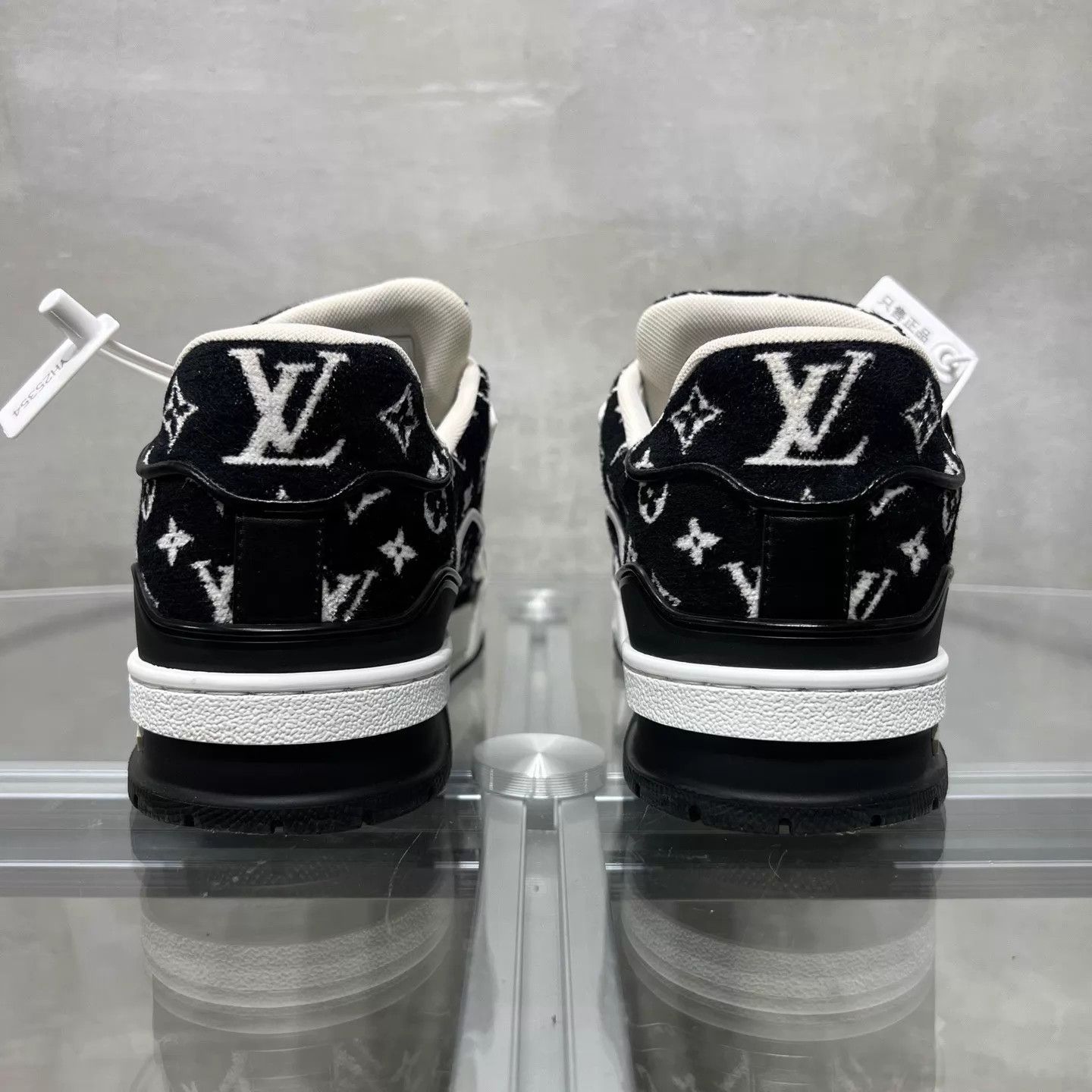 Louis Vuitton LV Trainer Black & White Flocked UK6 (40) YH25353 Size US 7 / EU 40 - 6 Thumbnail