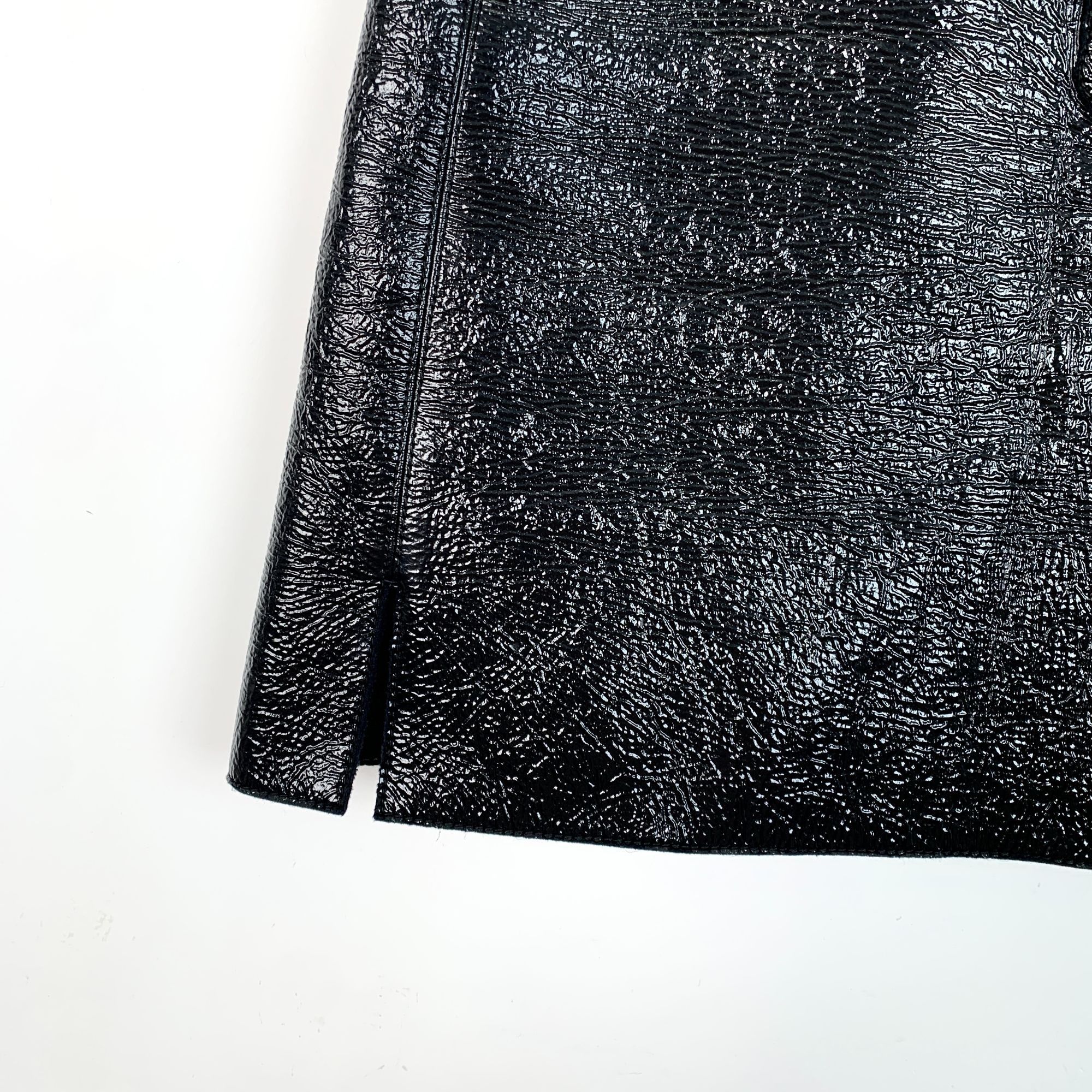 Louis Vuitton Louis Vuitton Black Textured Leather Mini Skirt With Front Z Size 36" / US 14 / IT 50 - 5 Thumbnail