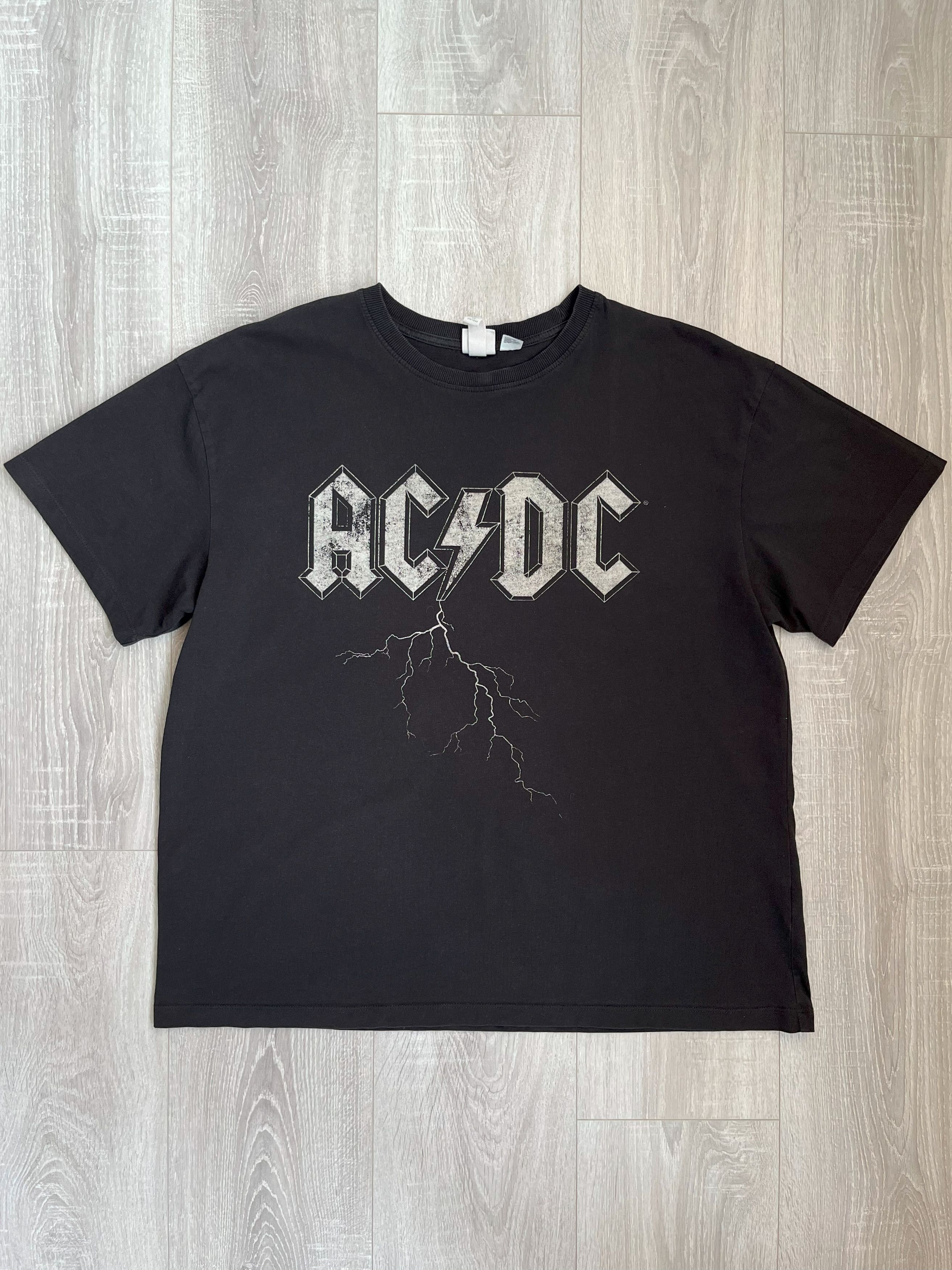 Ac/Dc × Band Tees × H&M H&M x AC/DC T Shirt Thunder Logo Oversized Fit ...