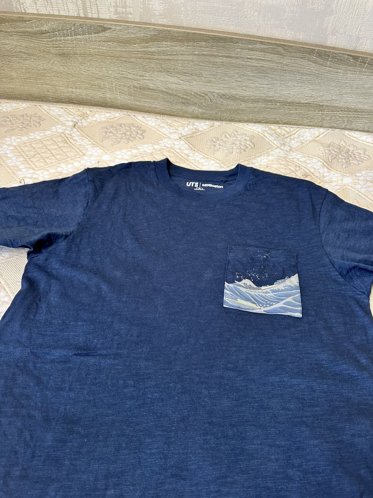 Uniqlo 🔥 Uniqlo Hokusai Blue White Great Wave SS T Shirt Kanagawa Size US M / EU 48-50 / 2 - 7 Thumbnail
