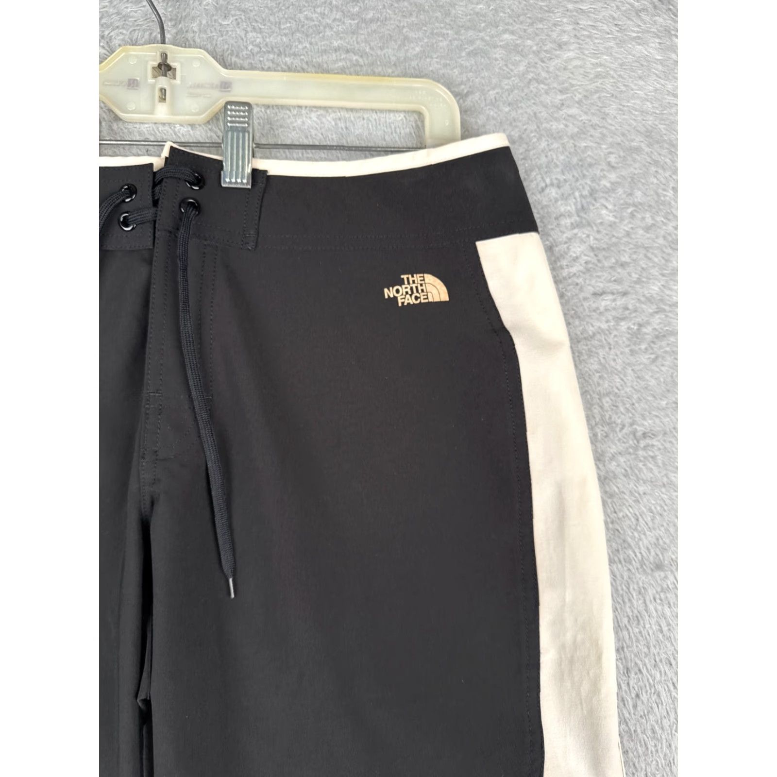 The North Face The North Face Shorts Womens 8 Black White Apex Series Board Short Style 12" Size 30" / US 8 / IT 44 - 5 Thumbnail