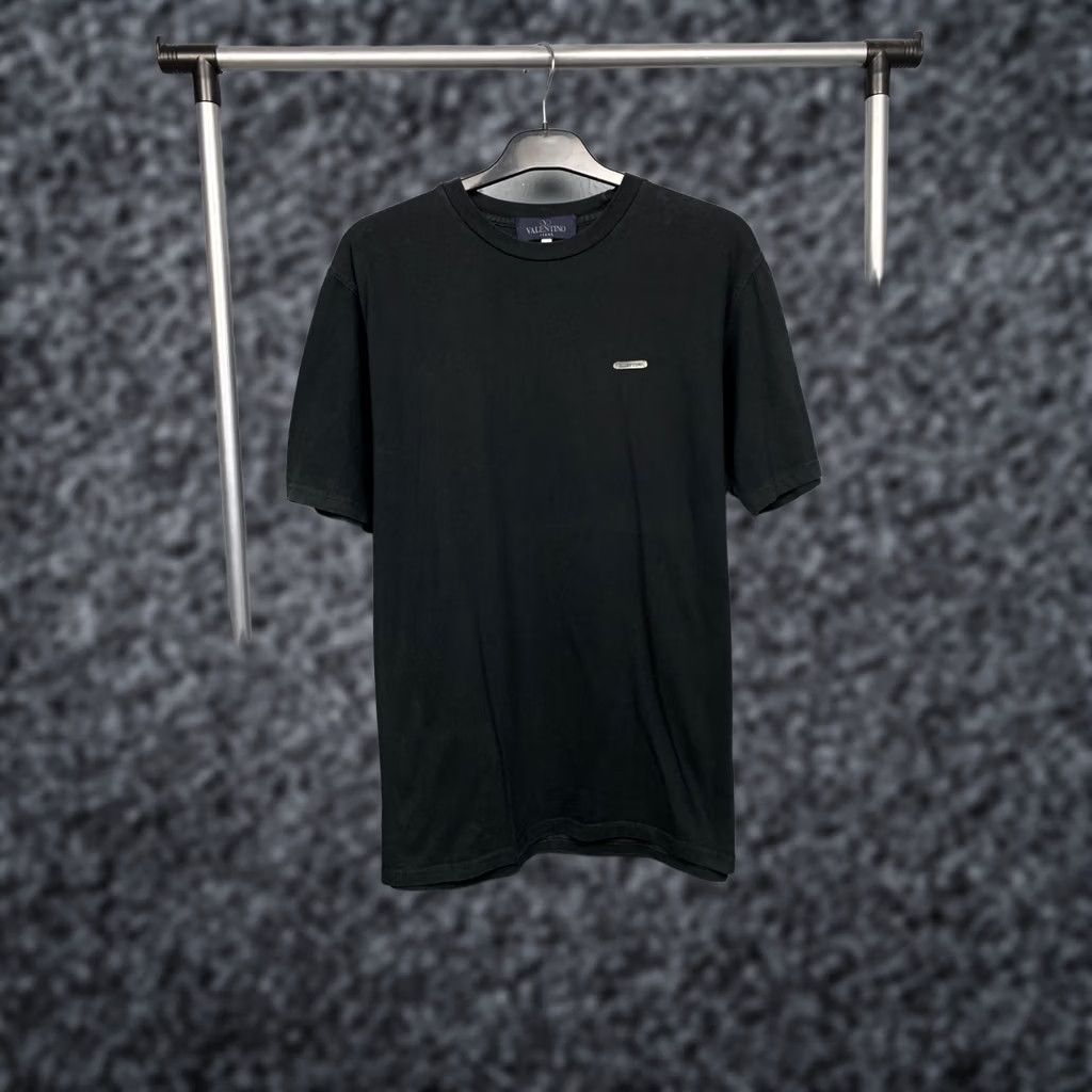 Valentino VINTAGE Valentino Jeans Vintage Mens Crew Neck T-Shirt Size XXL Black Cotton Logo Short Sleeve Crew Neck T-Shirt Mens 2XL Size US XXL / EU 58 / 5 - 1 Thumbnail
