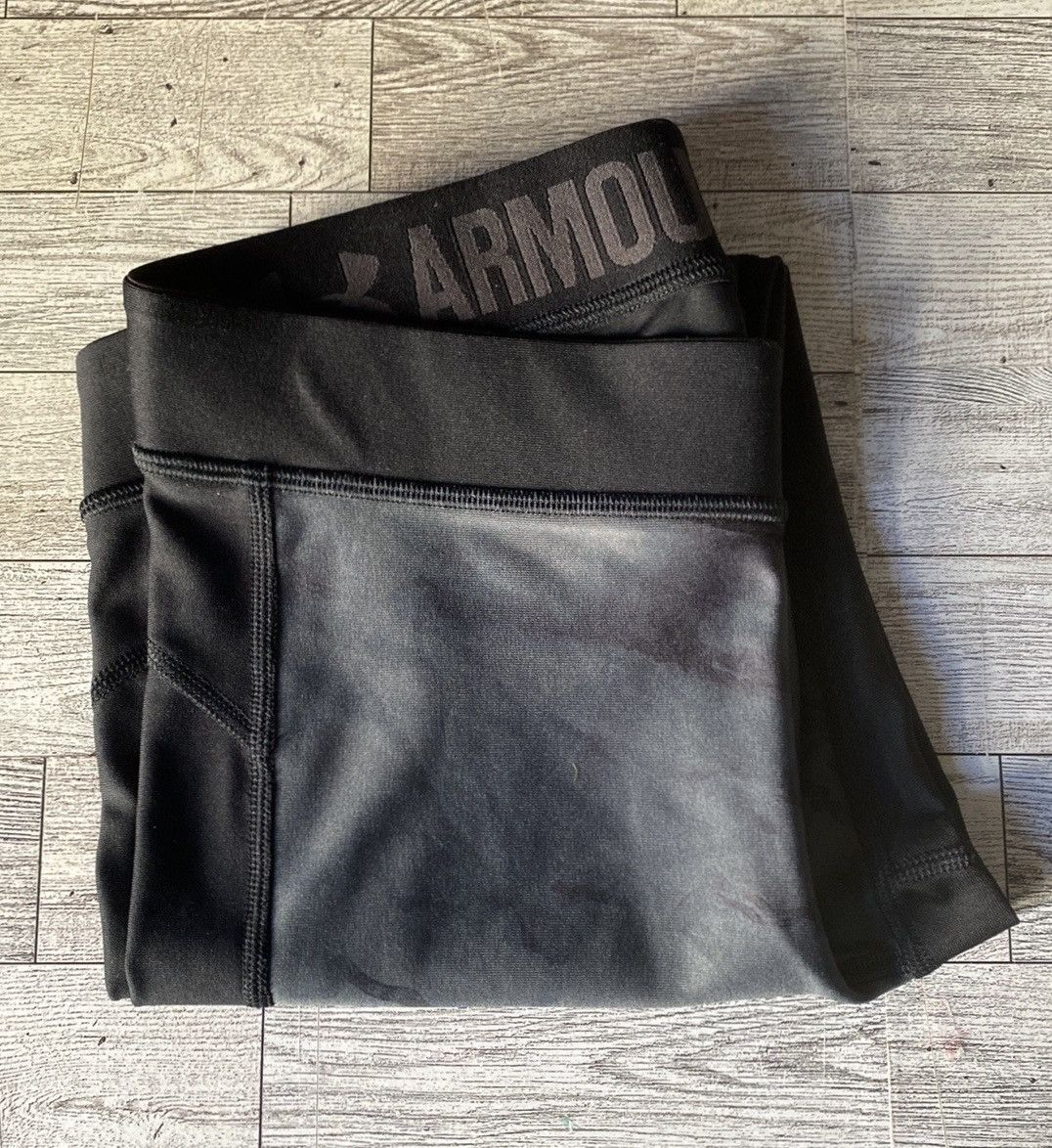 Under Armour UA, Retro, Camouflage Print, Low Rise Cropped/Ankle Leggings Size 28" / US 6 / IT 42 - 8 Thumbnail
