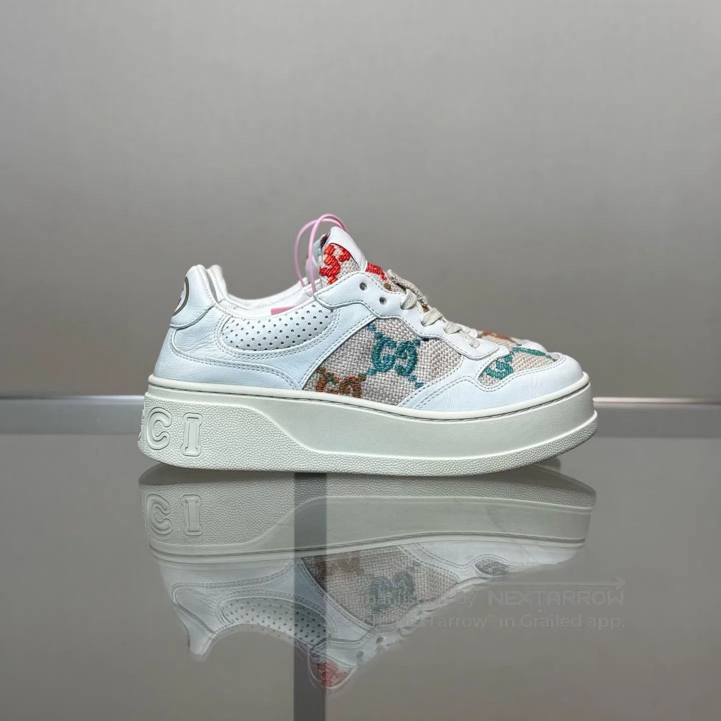 Other Guicci White embroidered vintage flower cookie-shaped shoe Size US 5.5 / IT 35.5 - 3 Thumbnail