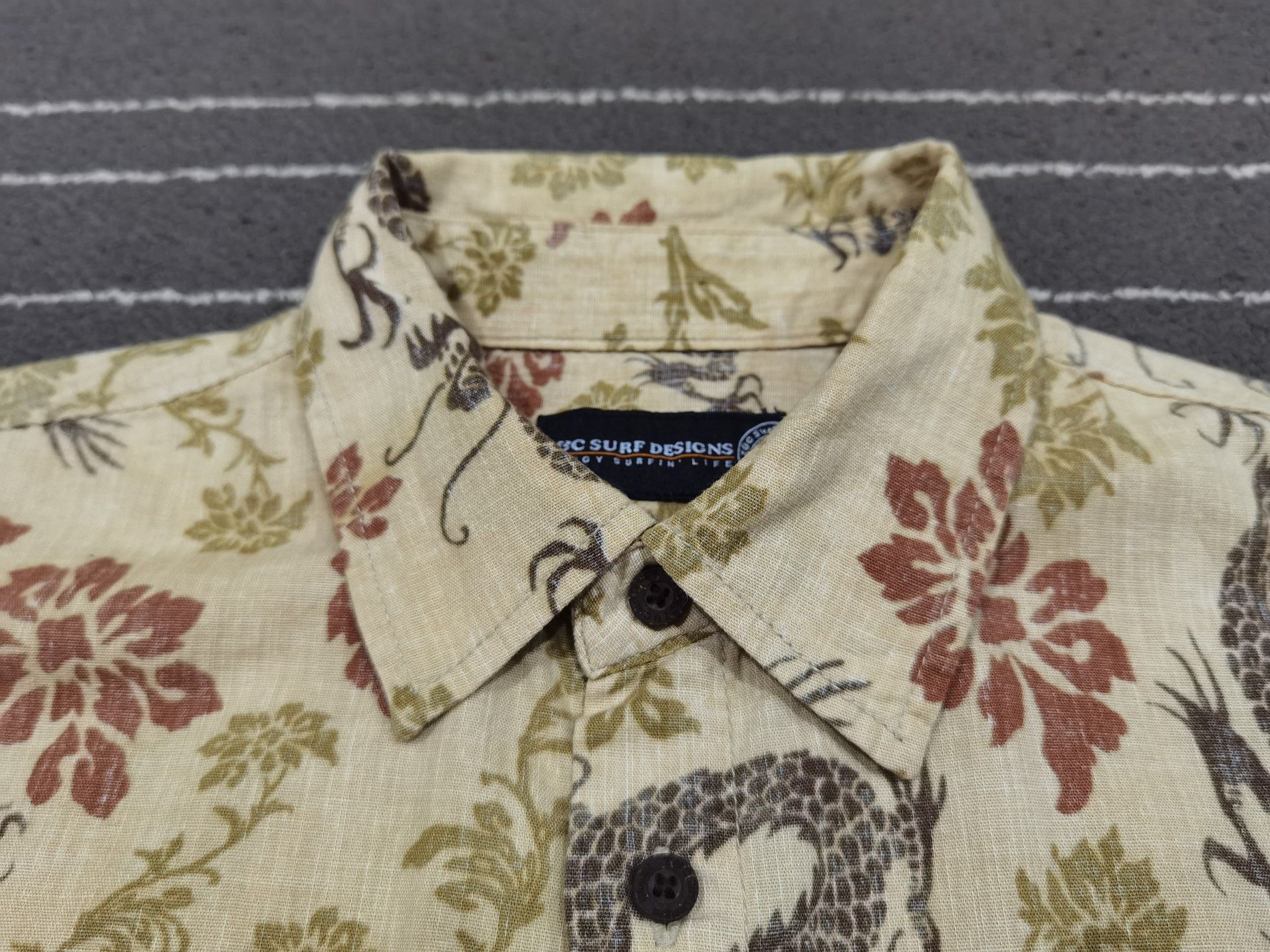 Japanese Brand T&C surf designs full print dragon linen S 7067 Size US S / EU 44-46 / 1 - 5 Thumbnail