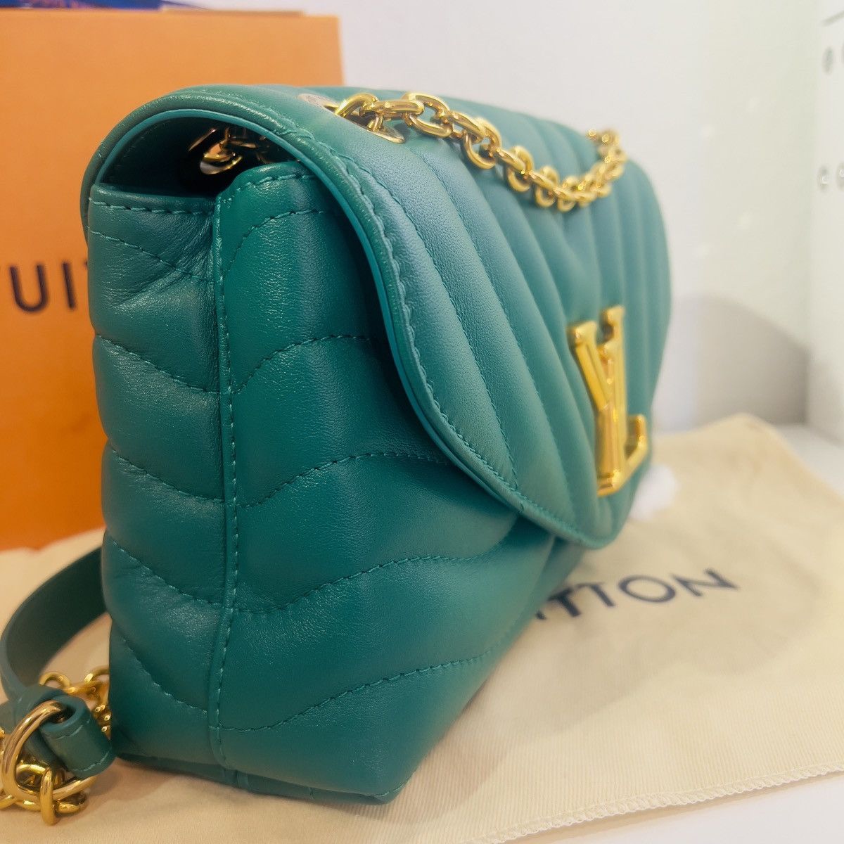 Louis Vuitton Authentic LOUIS VUITTON New Wave leather handbag Size ONE SIZE - 2 Thumbnail