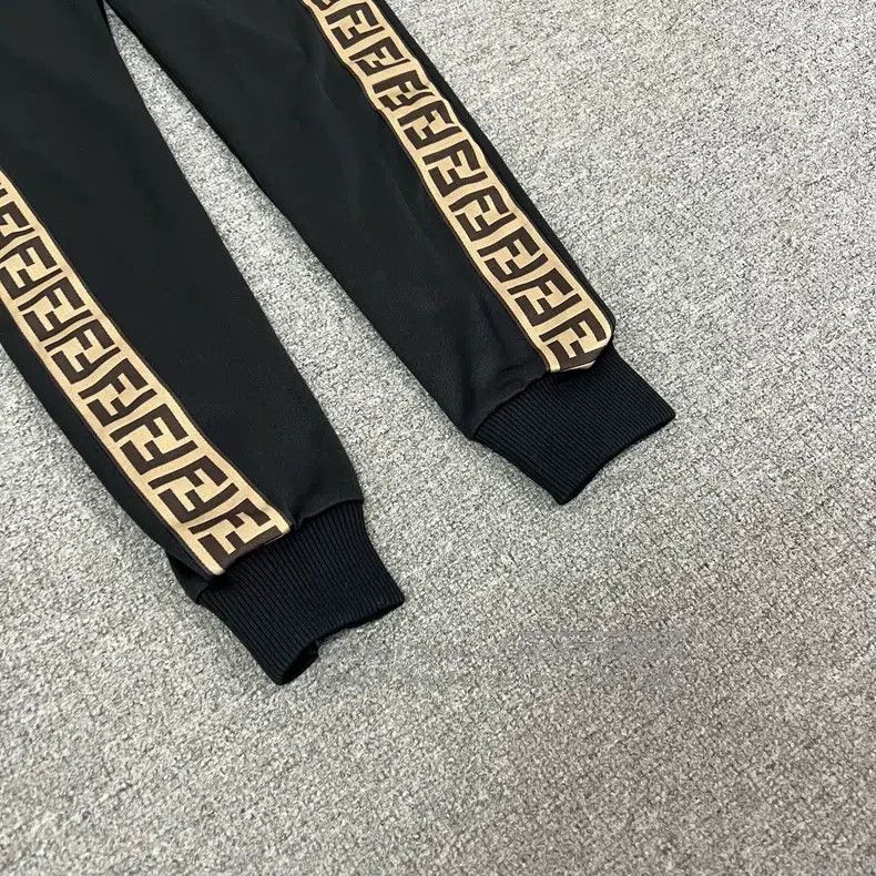 Fendi Fendi Double G Side Monogram Script Sweatpants Size 24" / US 00 / IT 34 - 4 Thumbnail