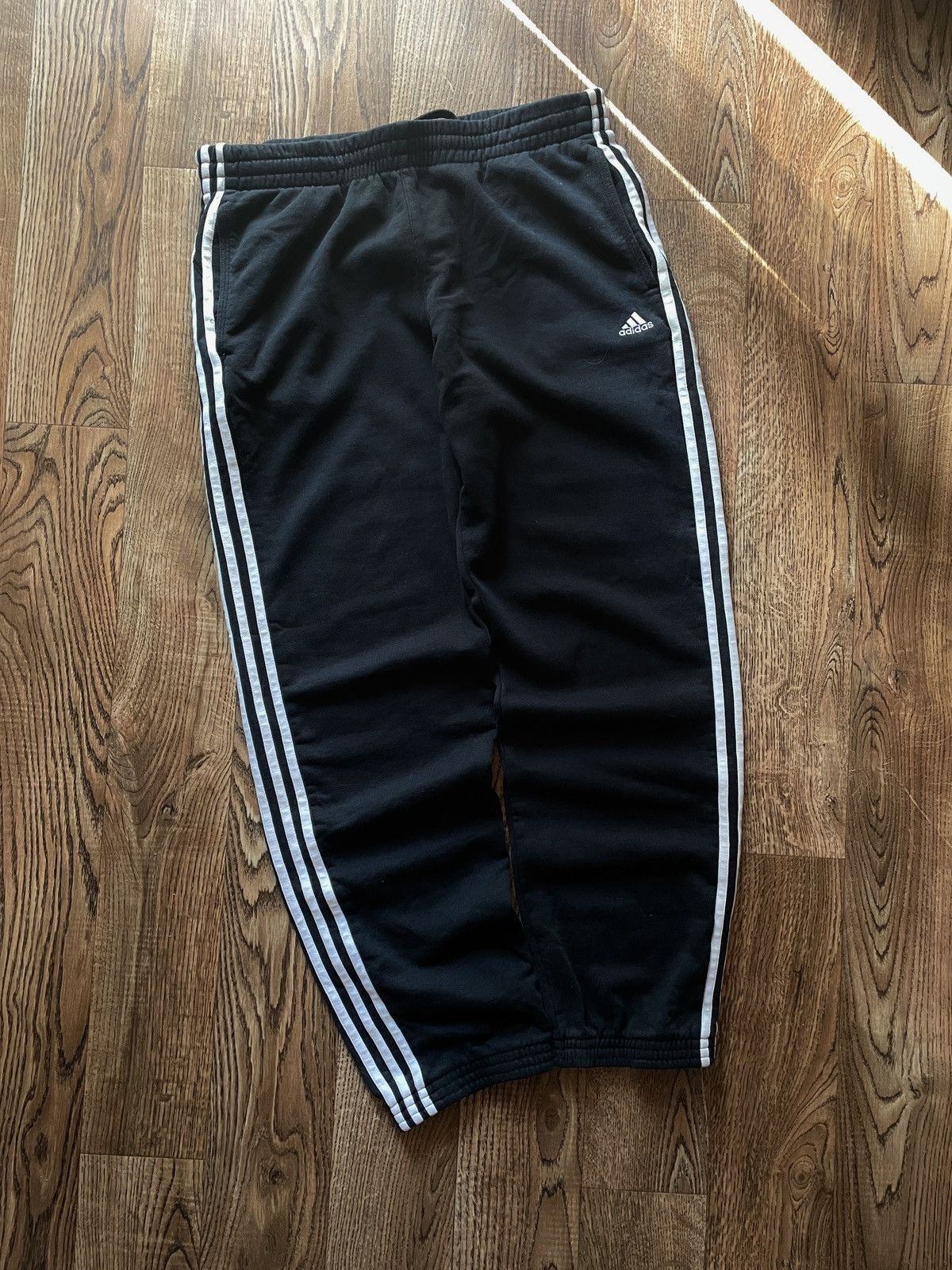 Adidas × Vintage Vintage adidas sweatpants embroidered loose baggy 90s y2k Size US 33 - 1 Thumbnail