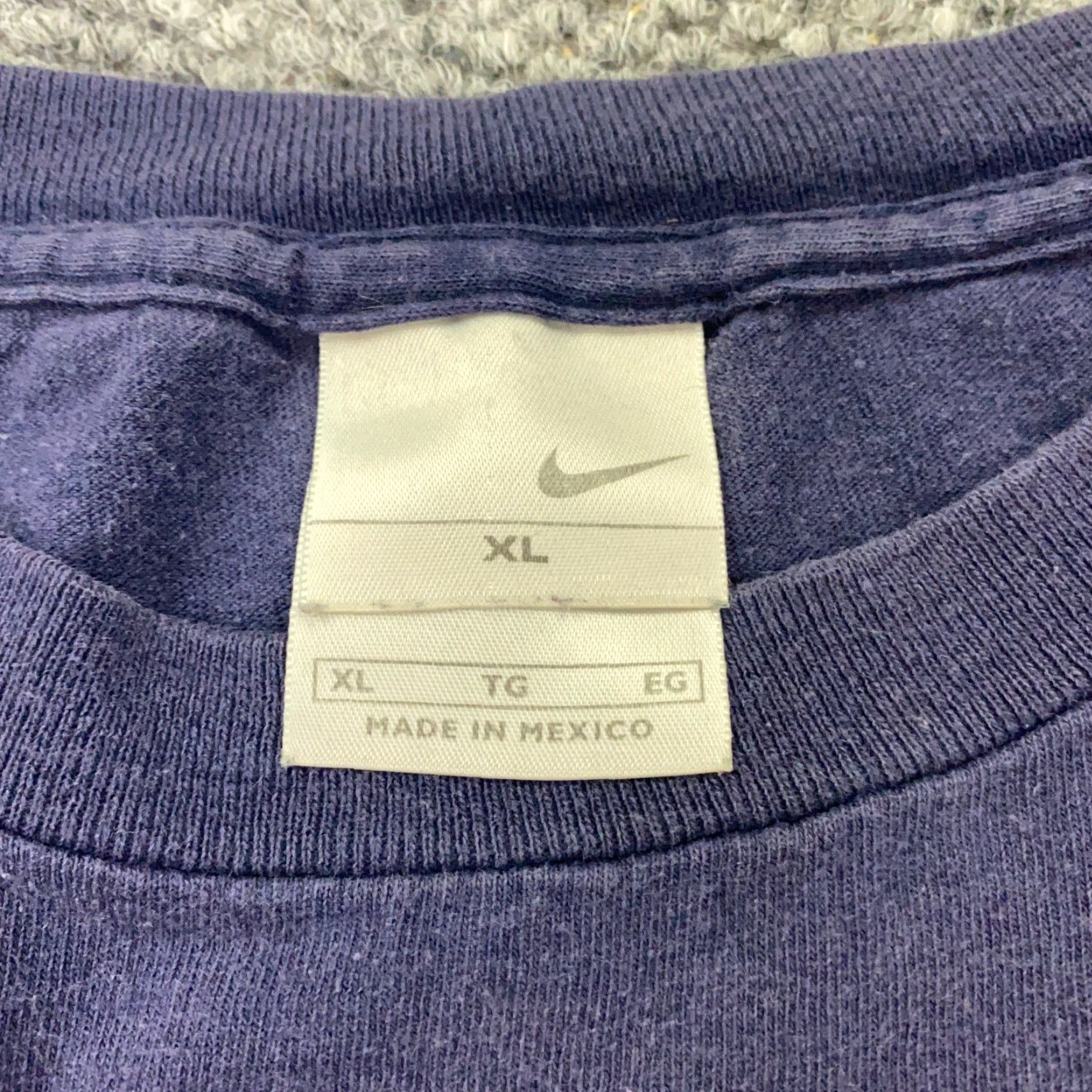 Nike VINTAGE Nike Center Swoosh Shirt Mens XL Blue Short Sleeve Tee Silver Tag 90s Size US XL / EU 56 / 4 - 6 Thumbnail