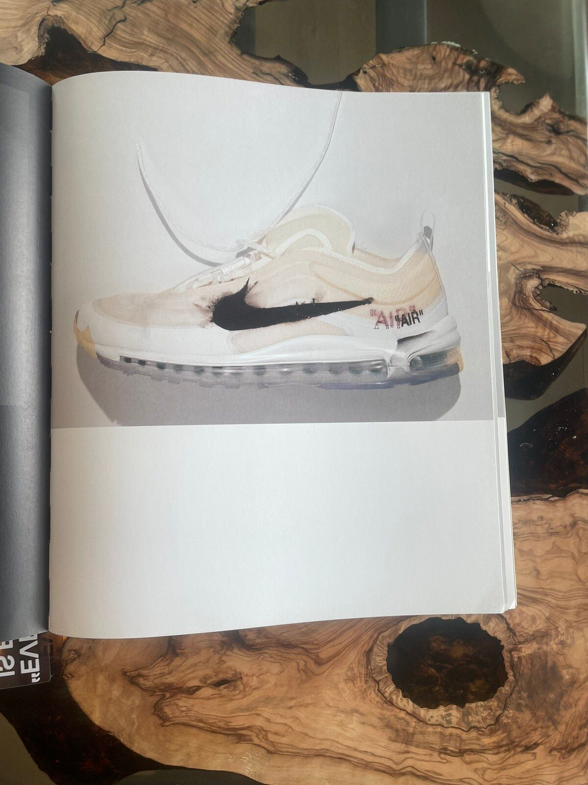 Nike Virgil Abloh. Nike. ICONS Coffee Table Book Size ONE SIZE - 18 Preview