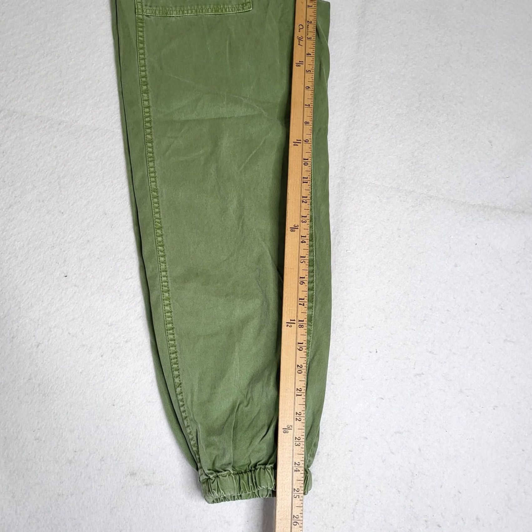 Madewell Madewell Women's Green Jogger Pants Size 26 Button Front Casual Regular Inseam 25 Tapered Waist 26 All Seasons Shirt? Size 26" / US 2 / IT 38 - 5 Thumbnail