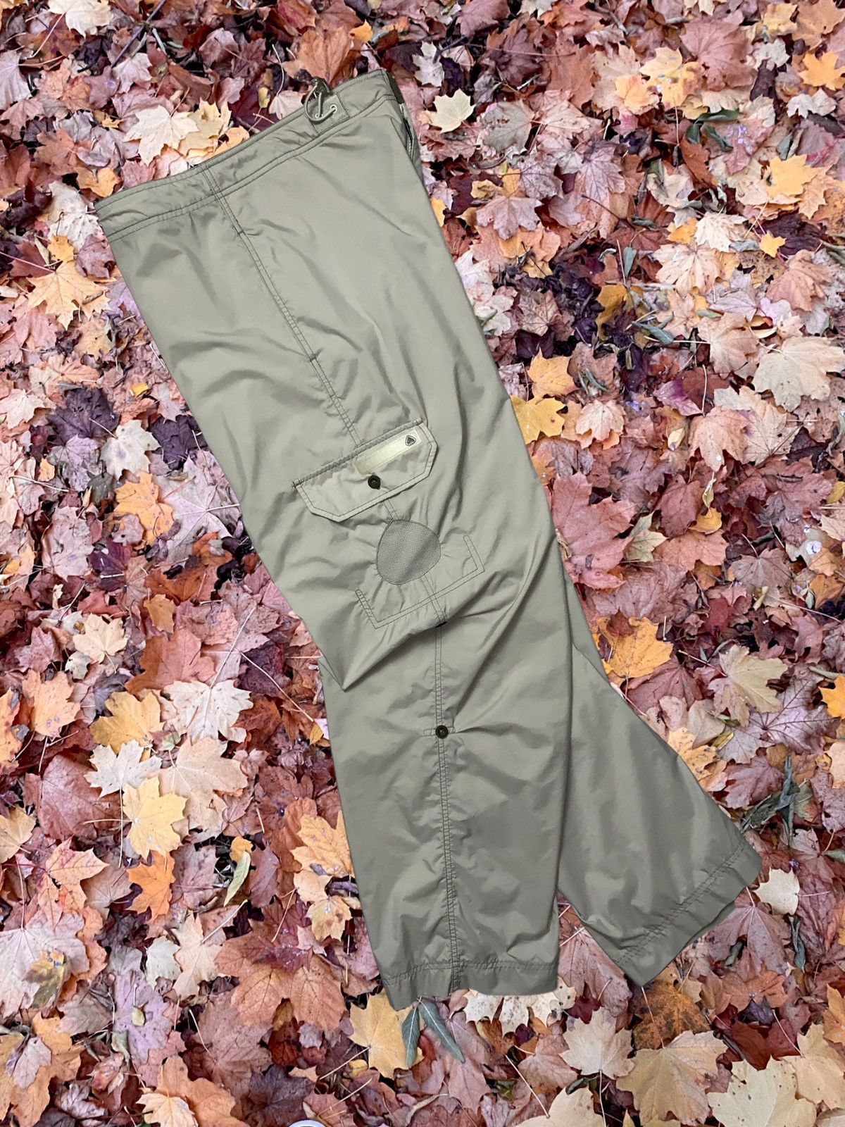 image of Nike Acg Cargo Pants Pockets Buttonssize M in Grey, Men's (Size 32)