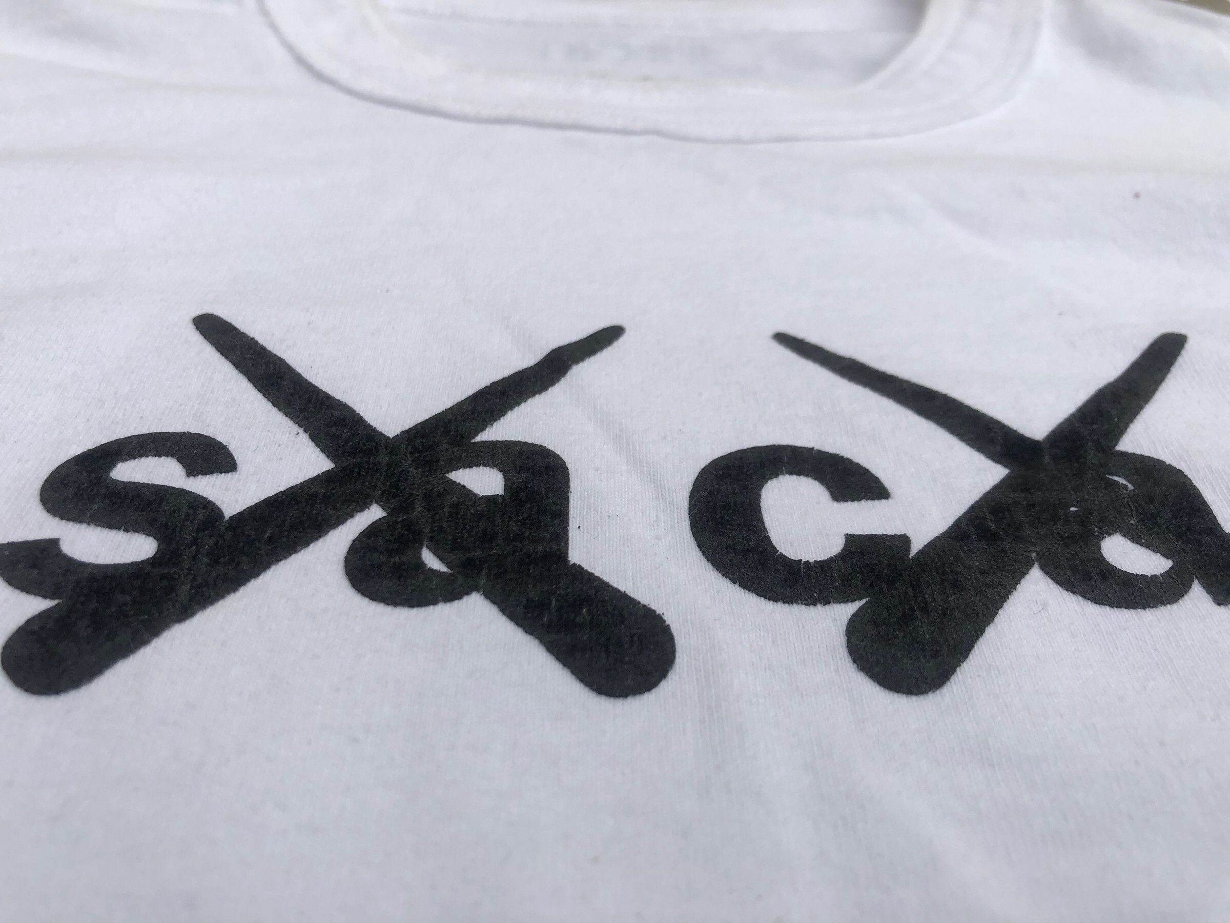 Sacai 💯🔥KAWS x SACAI Flock Print Long Sleeve T-shirt White Size US M / EU 48-50 / 2 - 5 Thumbnail
